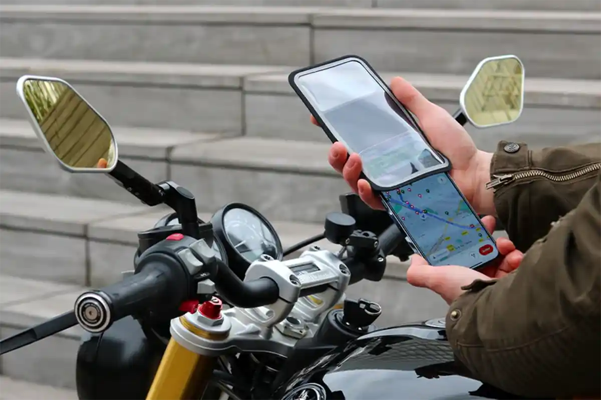Supports et coques smartphone pour moto