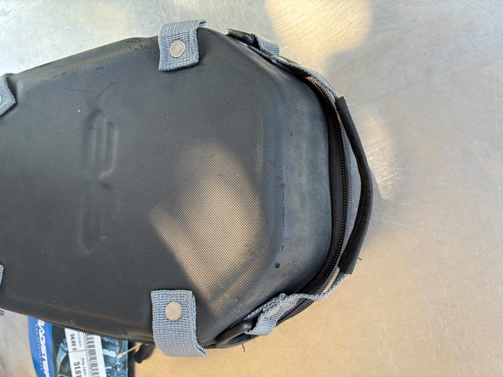 Sacoche de selle moto Bagster LOCKER – 3.5 à 8.5 L – Universelle – Noire