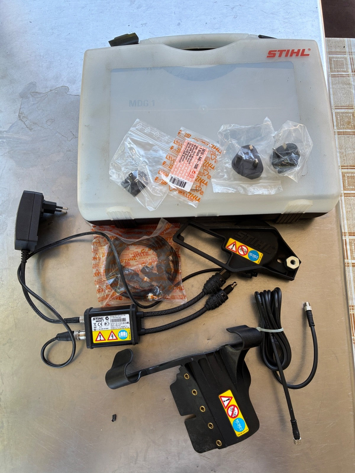 Appareil de diagnostic STIHL MDG1 – Réf 5910-840-0251 d'occasion quasiment neuf