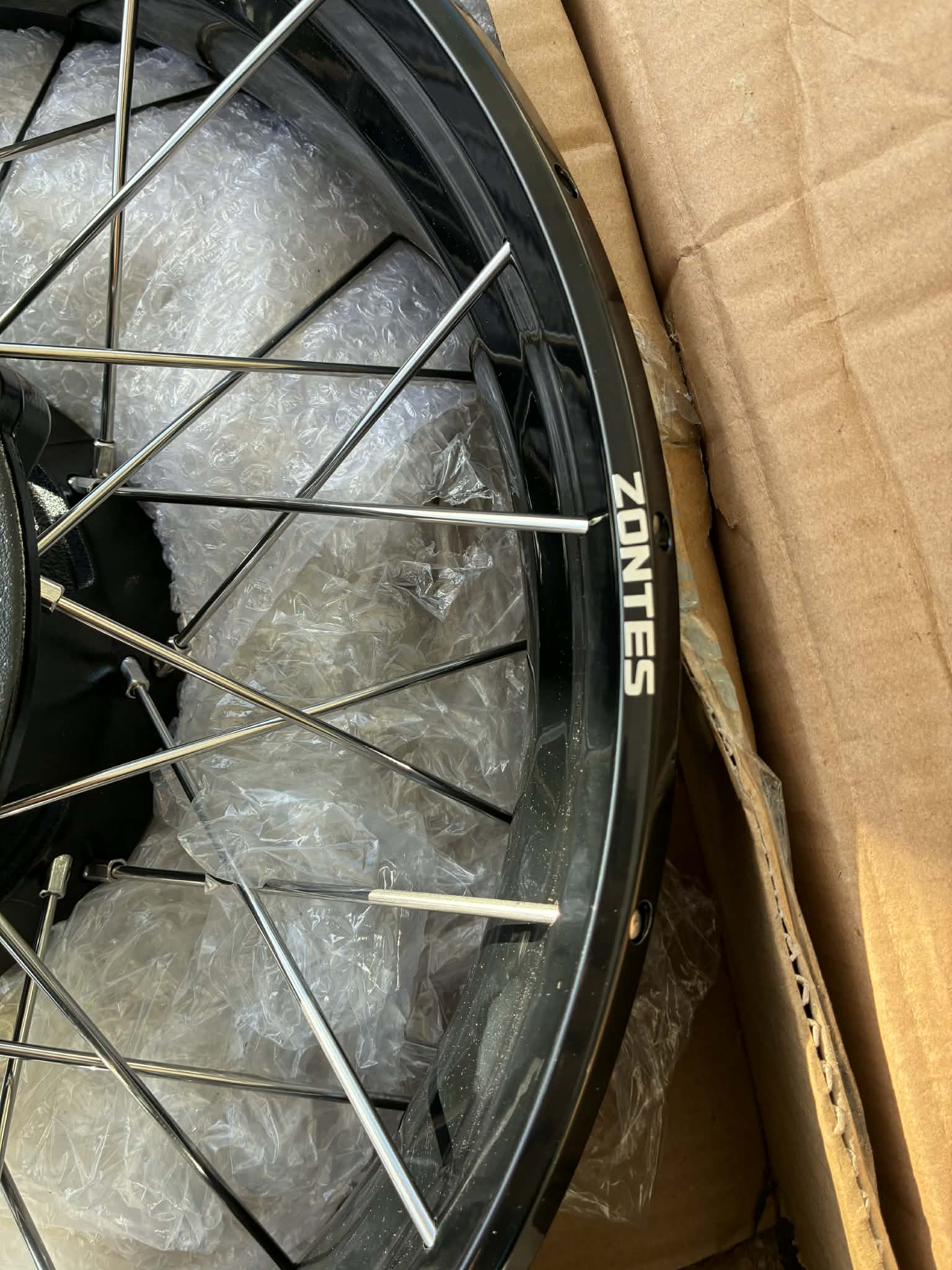 Roue arrière ZONTES 17x3.0 MT tubeless complète