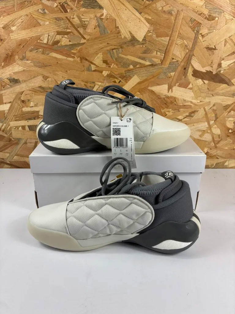 Baskets Adidas Harden Volume 7 – Chaussures Basketball Homme – 42