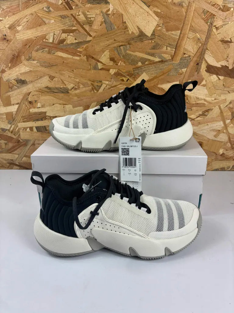 Chaussures Basketball Adidas Trae Unlimited J Enfant – 40