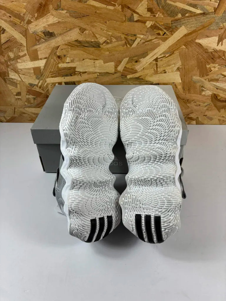 Chaussures Basketball Adidas Exhibit B WMNS Mid Femme – 37 1/3 – GY8983