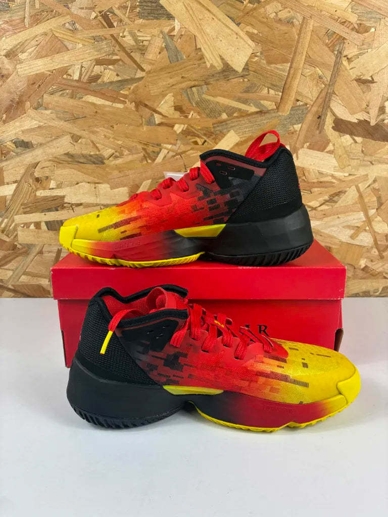 Chaussures Basketball Adidas D.O.N. Issue 4 Enfant – 38 2/3 – HR1786