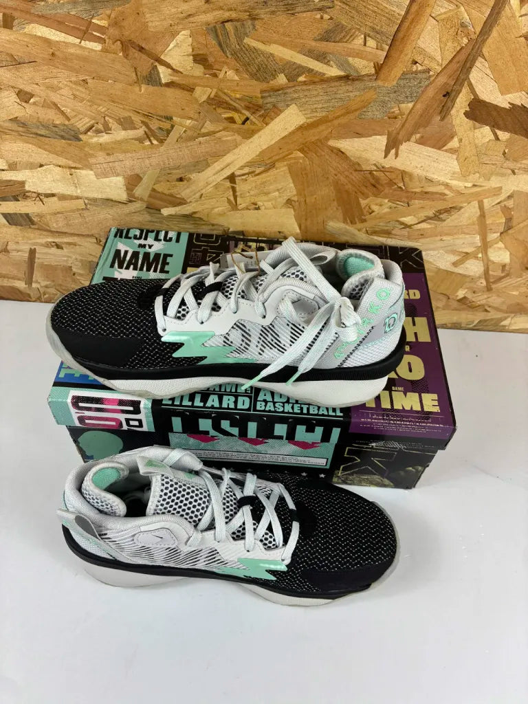 Adidas Dame 8 J Enfant 40 – Chaussures de Basketball GY2907