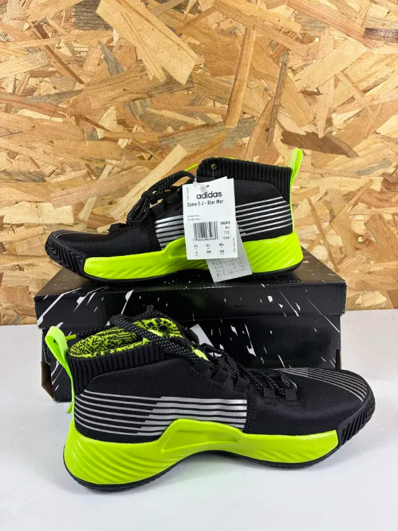 Chaussures de Basketball Enfant Adidas Dame 5 J Star Wars EH2470 – 38 2/3 EU