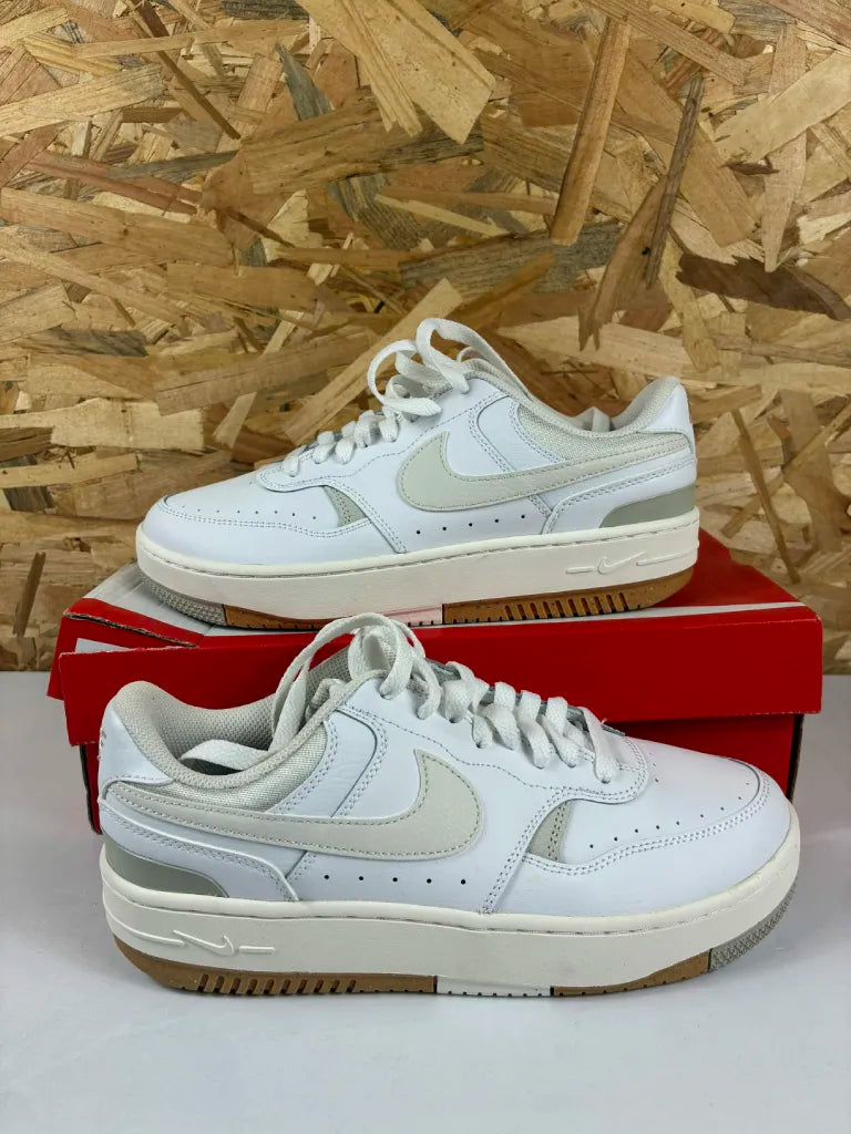 Baskets Nike Gamma Force Femme Blanc – 40,5 – DX9176-103