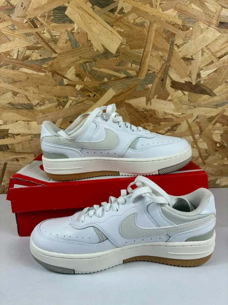 Baskets Nike Gamma Force Femme Blanc – 40,5 – DX9176-103