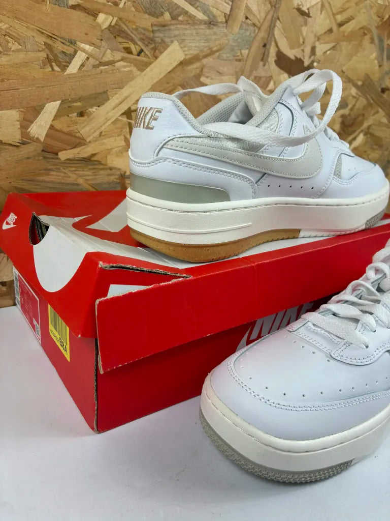 Baskets Nike Gamma Force Femme Blanc – 40,5 – DX9176-103