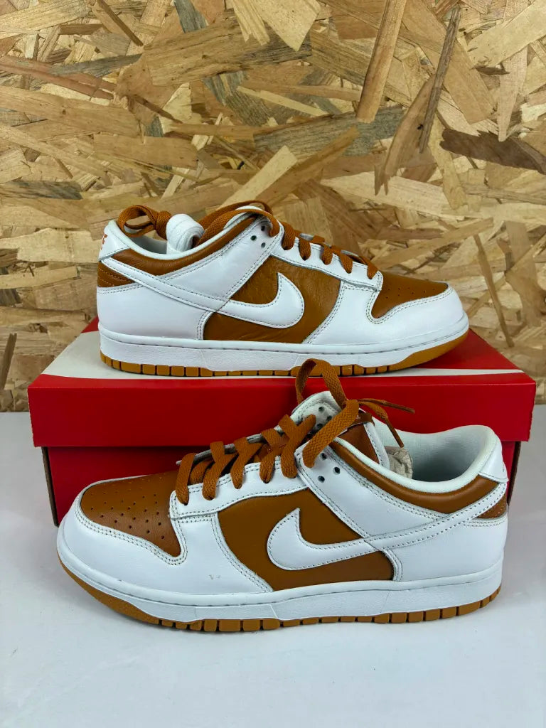 Nike Dunk Low QS Damenschuhe Weiß Bordeaux – 40,5 – FQ8895-700