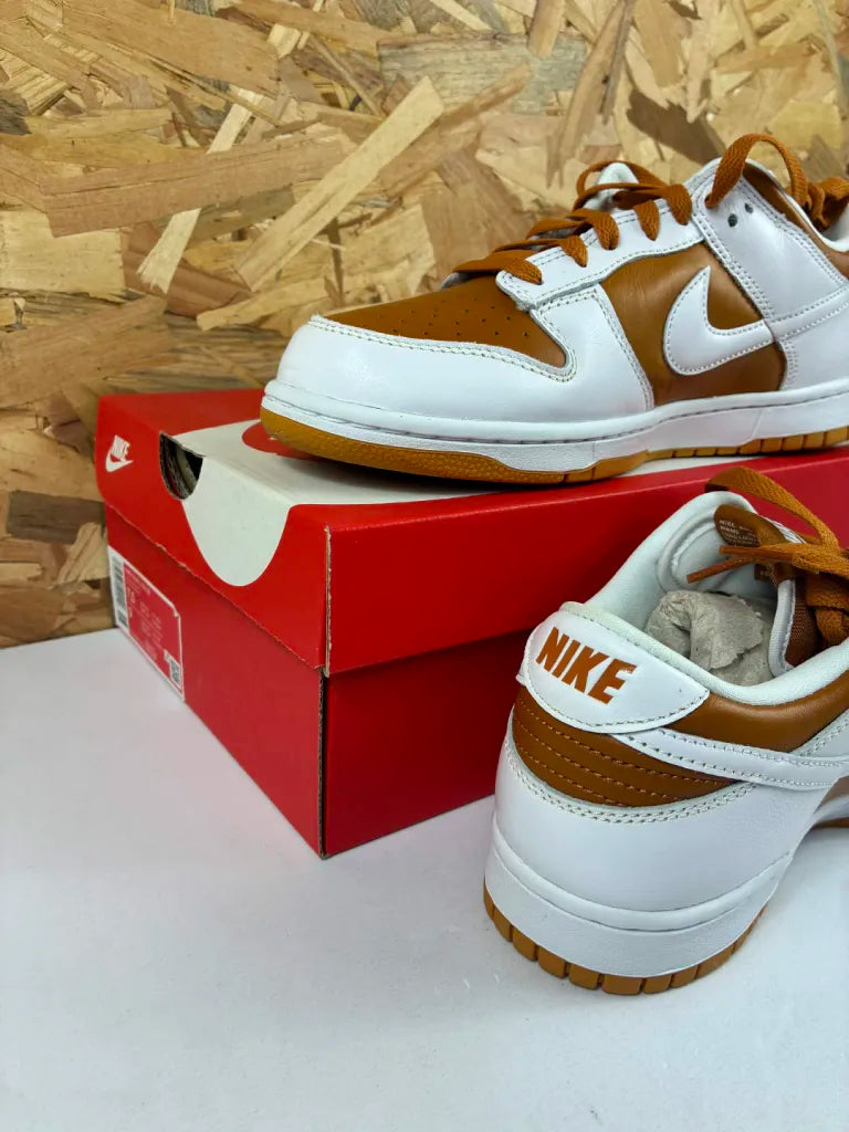 Nike Dunk Low QS Damenschuhe Weiß Bordeaux – 40,5 – FQ8895-700