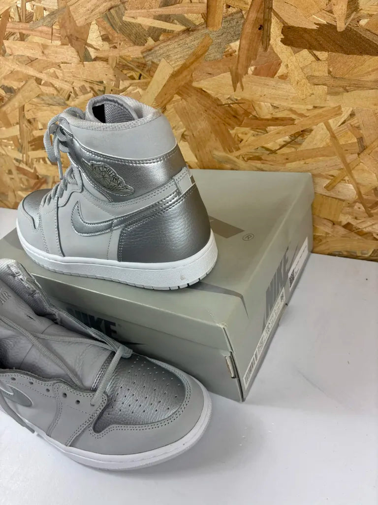 Nike Air Jordan 1 High OG CO.JP Basketballschuhe Grau – 44 – DC1788-029