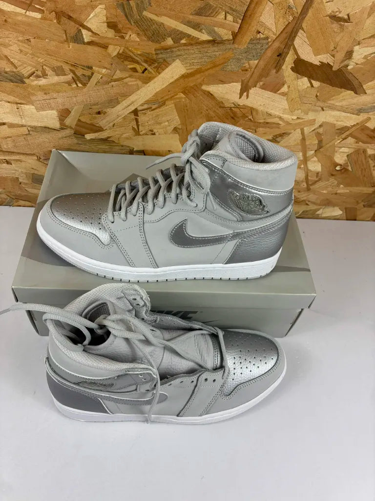 Nike Air Jordan 1 High OG CO.JP Basketballschuhe Grau – 44 – DC1788-029