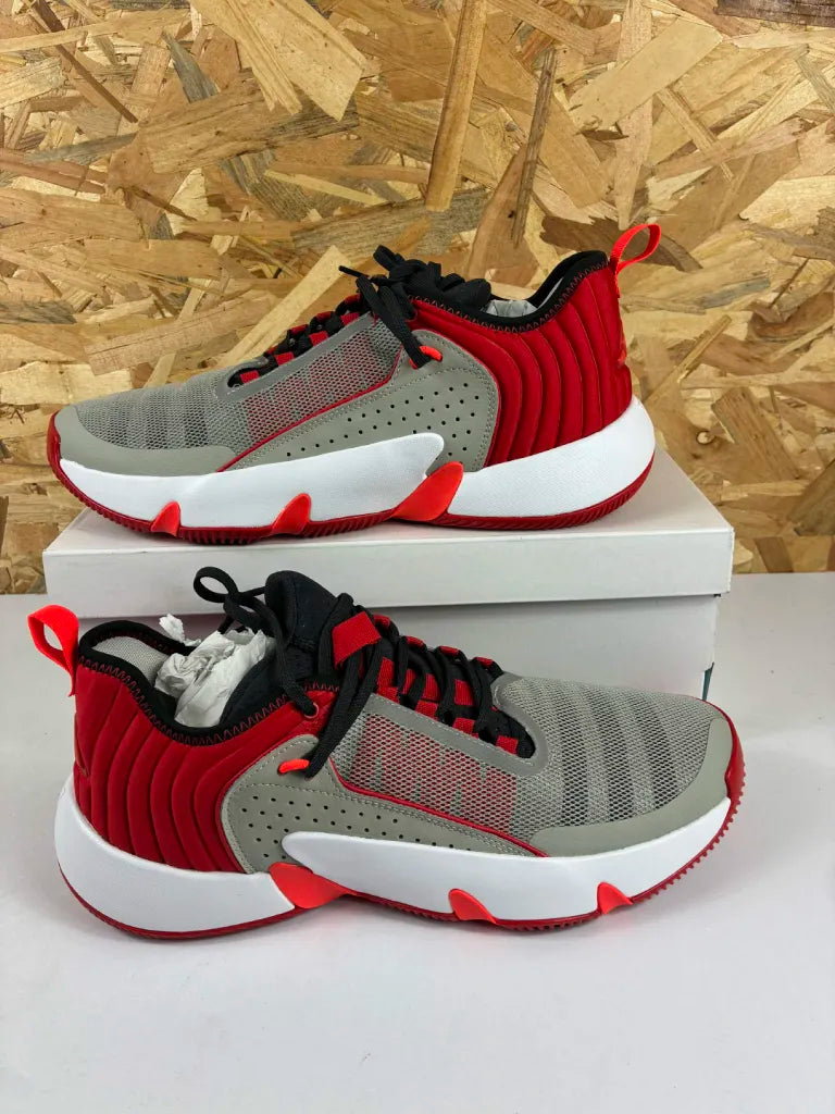 Chaussures de Basketball Adidas Trae Unlimited Homme Gris – 46 2/3 – IF5611