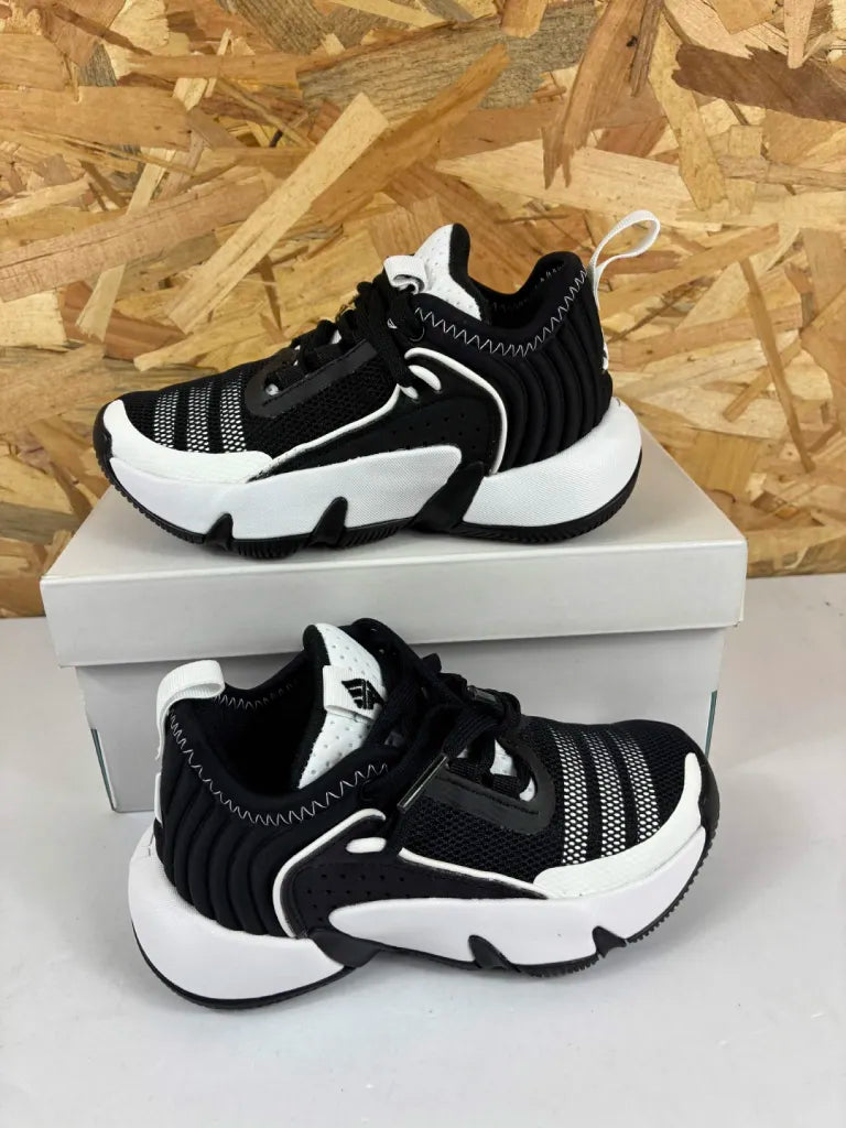 Adidas Trae Unlimited C Enfant Noir Blanc – 28 – HP6744