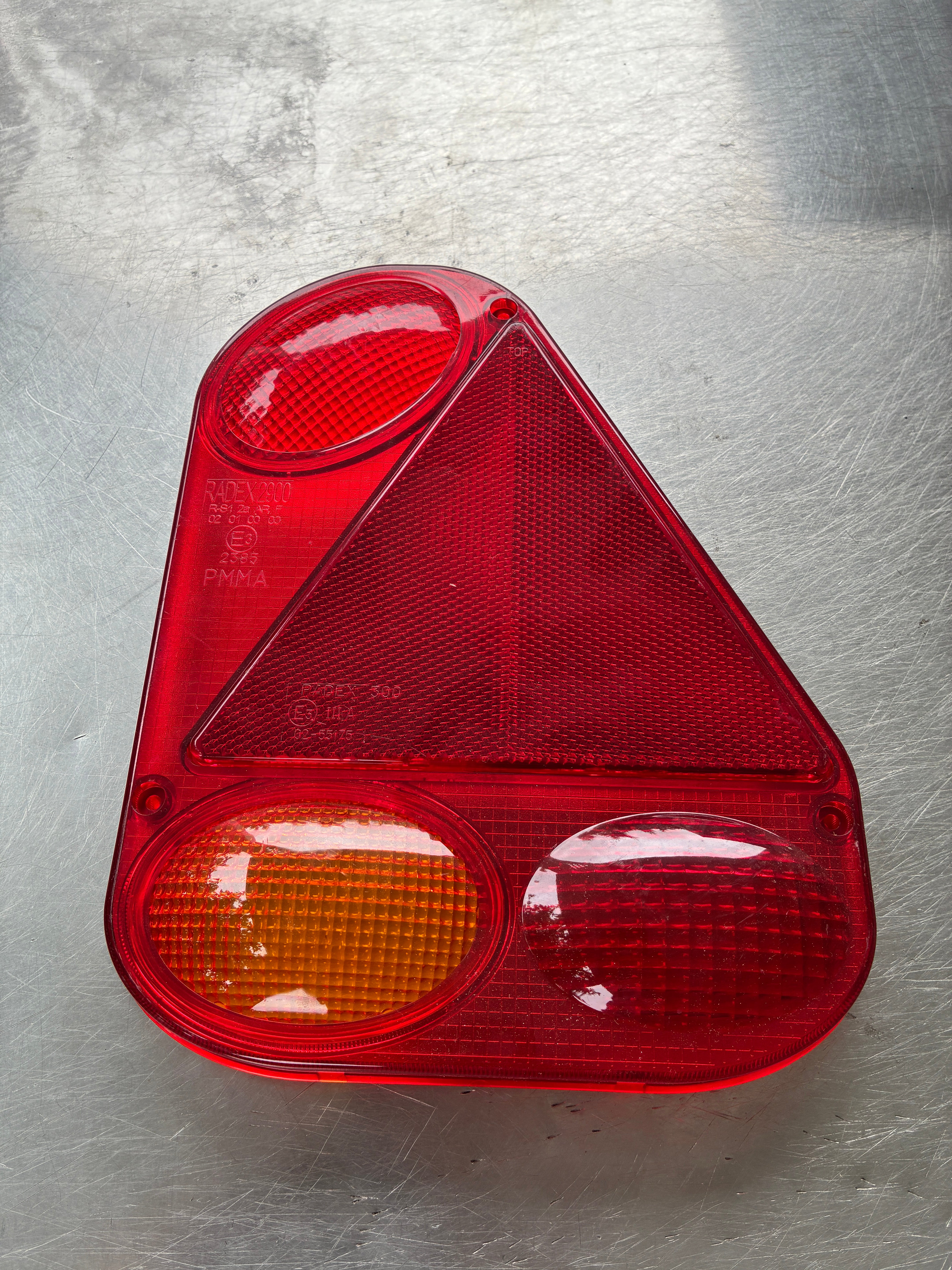 Cabochon feu remorque RADEX 2900 droit – Neuf – Réf. Lider 04135 / 5105A