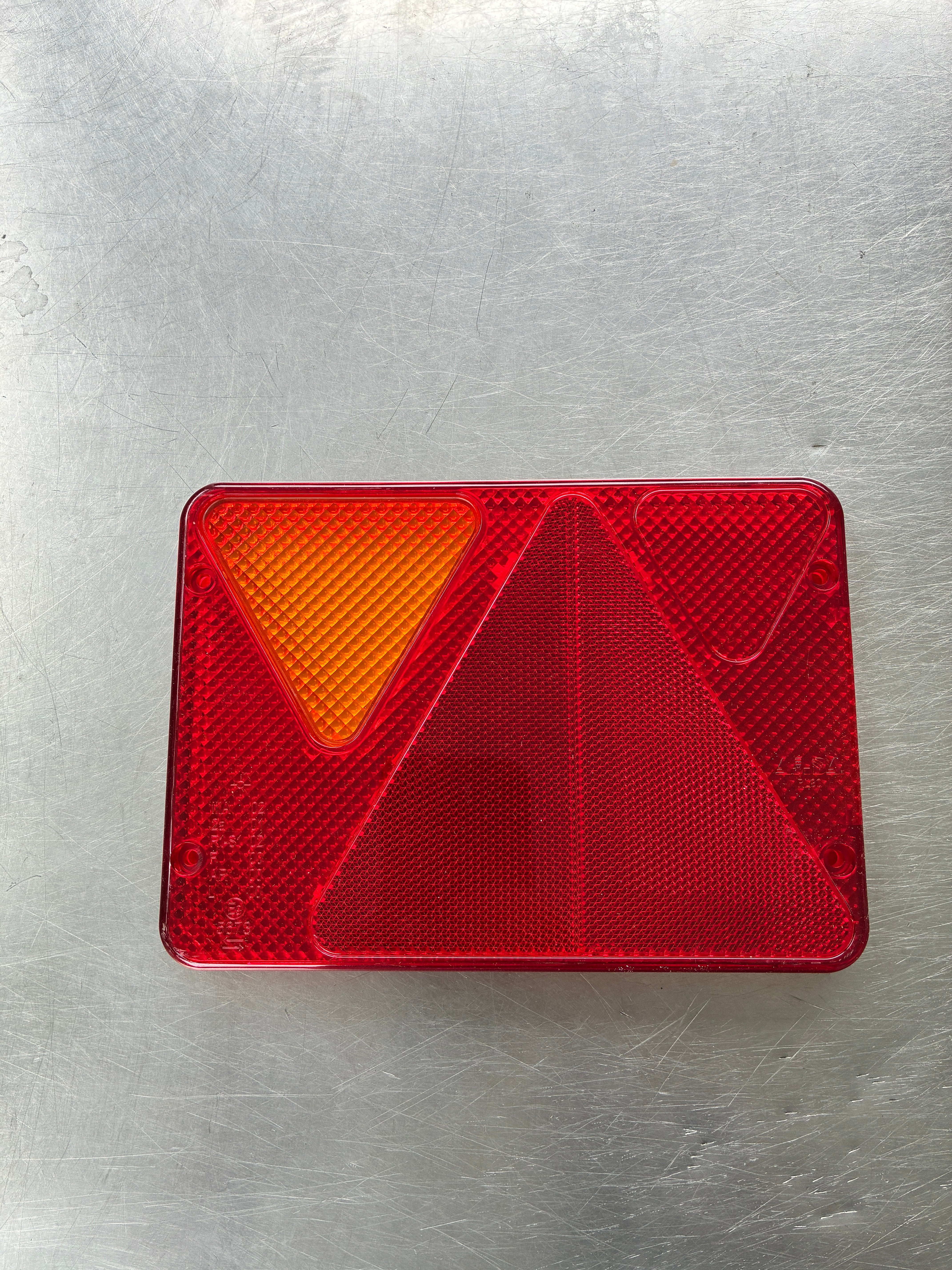 Cabochon feu remorque AJBA RL80 gauche – 6 fonctions – Réf. RL80205