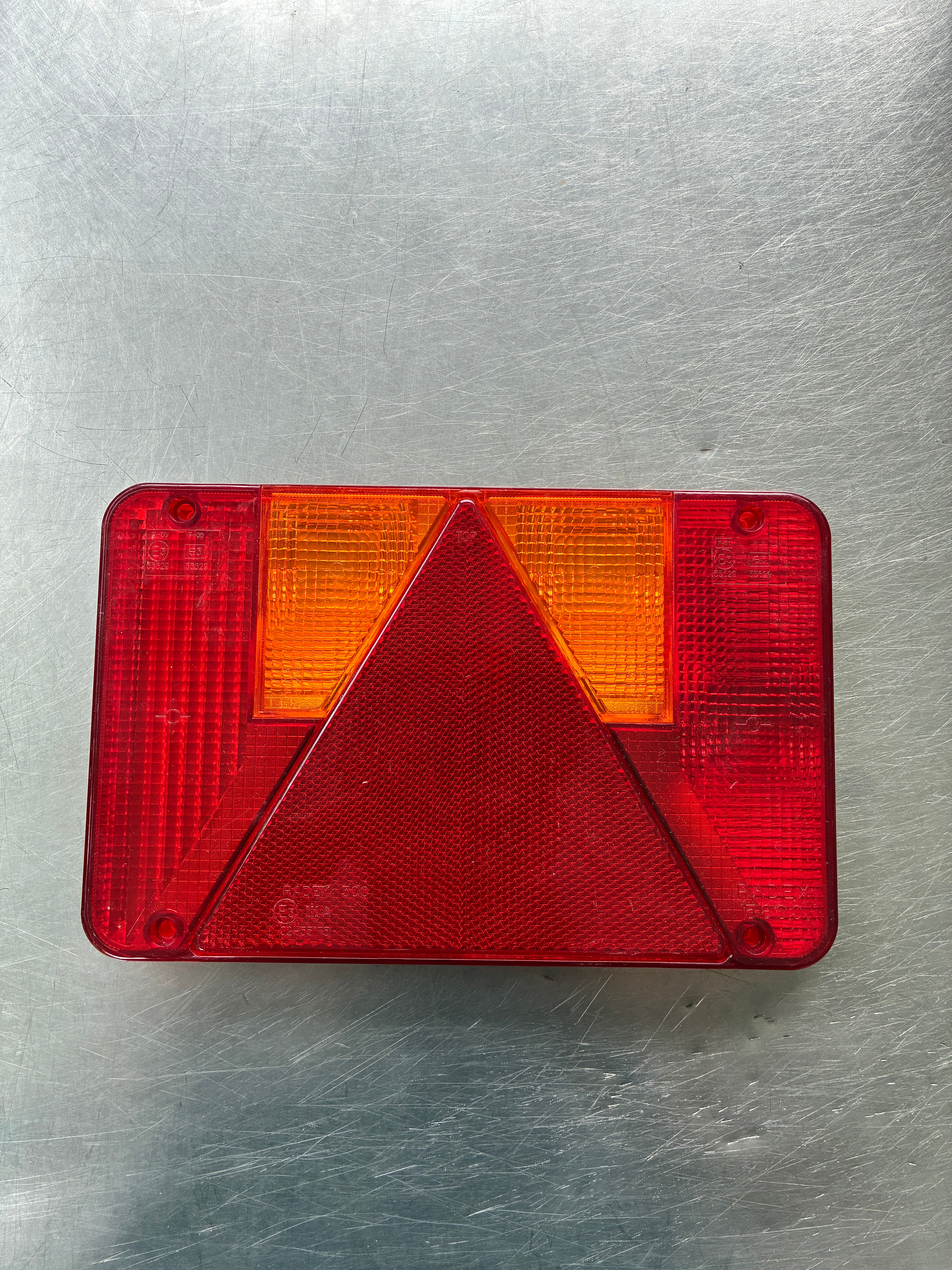 Cabochon feu remorque RADEX 5800 droit – 5 fonctions – Produit neuf