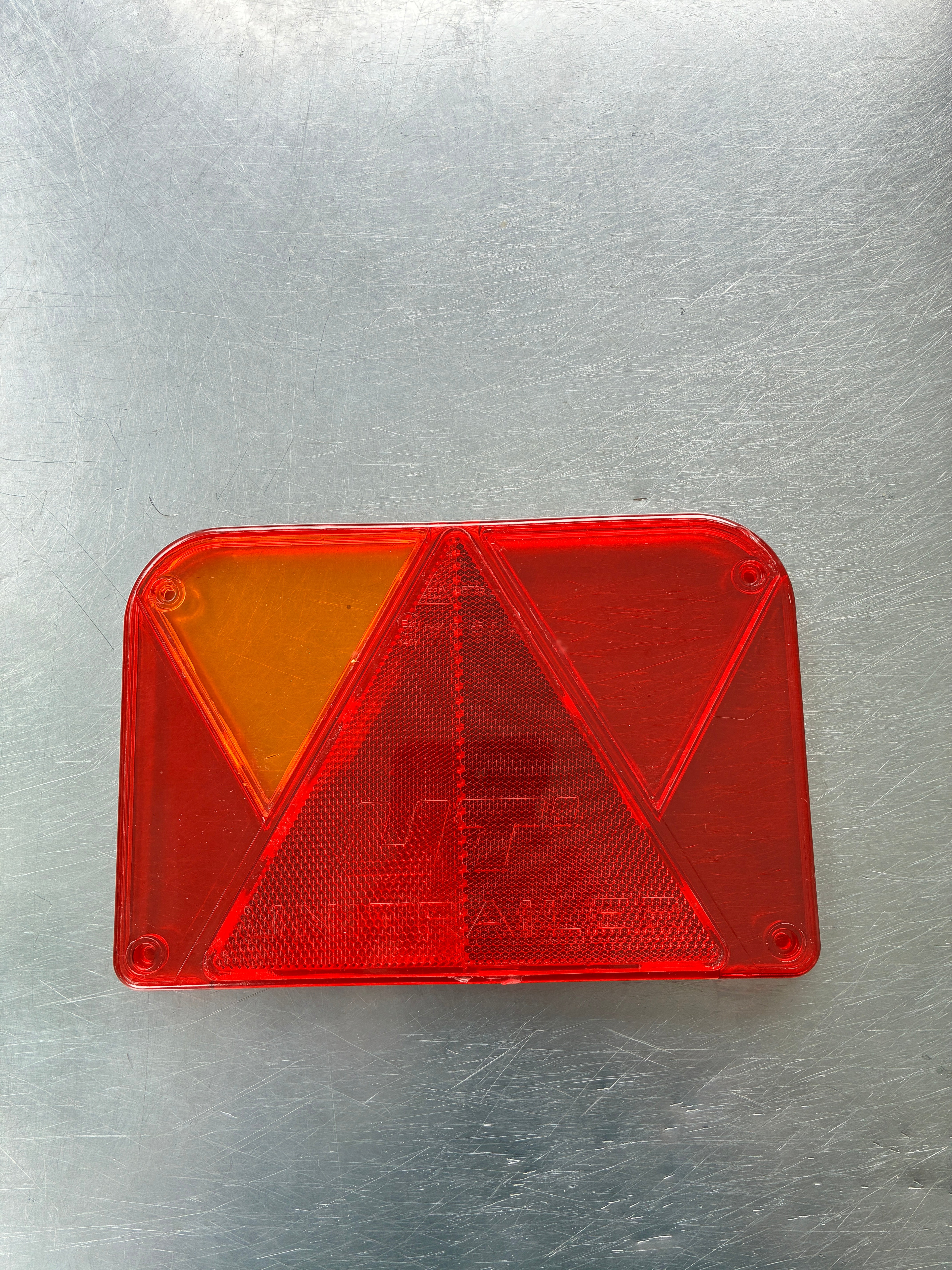 Cabochon feu remorque UNITRAILER DPT35 gauche – Réf. DPT35GC – Neuf