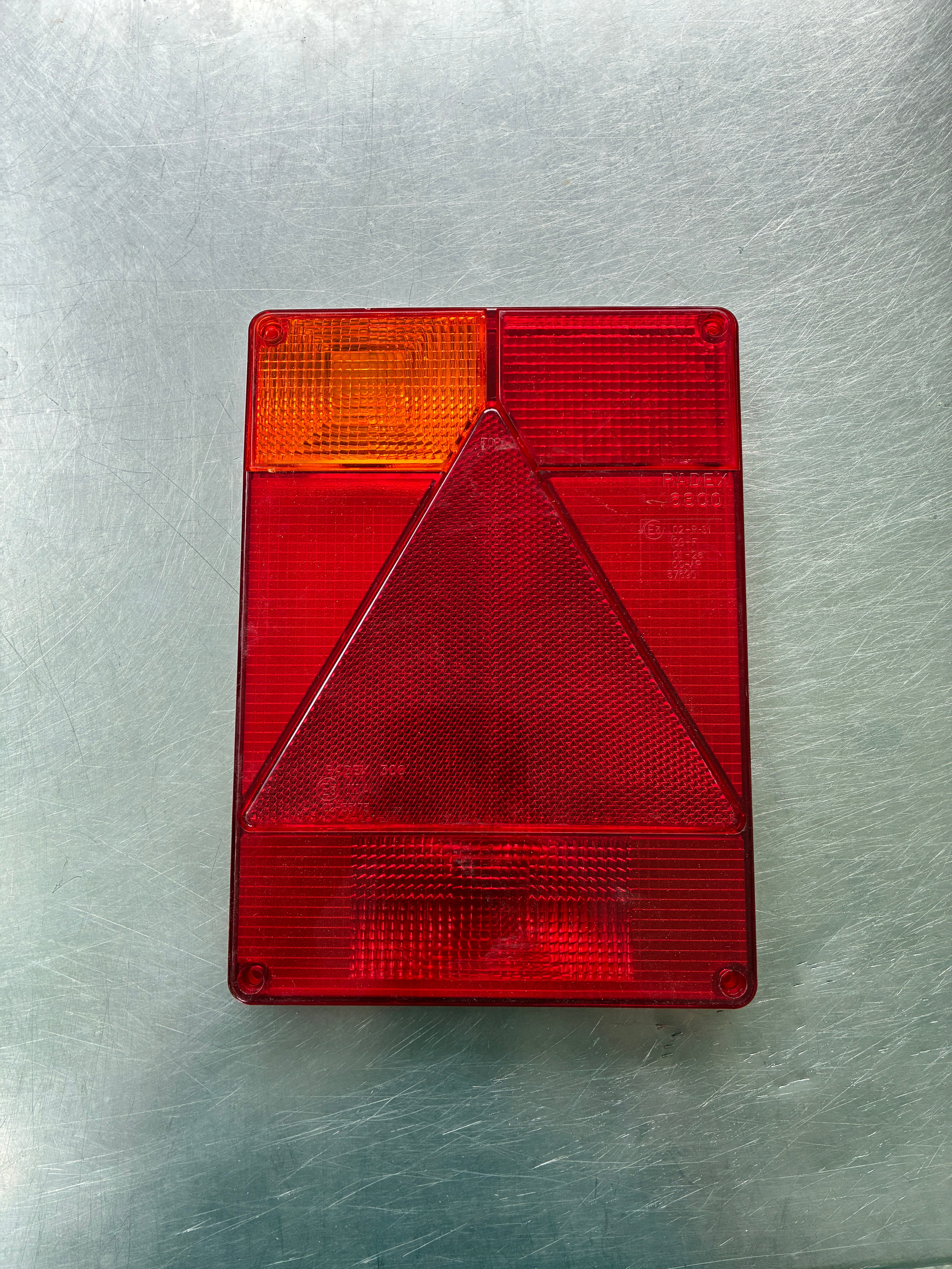 Cabochon feu remorque RADEX 6800 gauche vertical – Réf. 3449 – Neuf