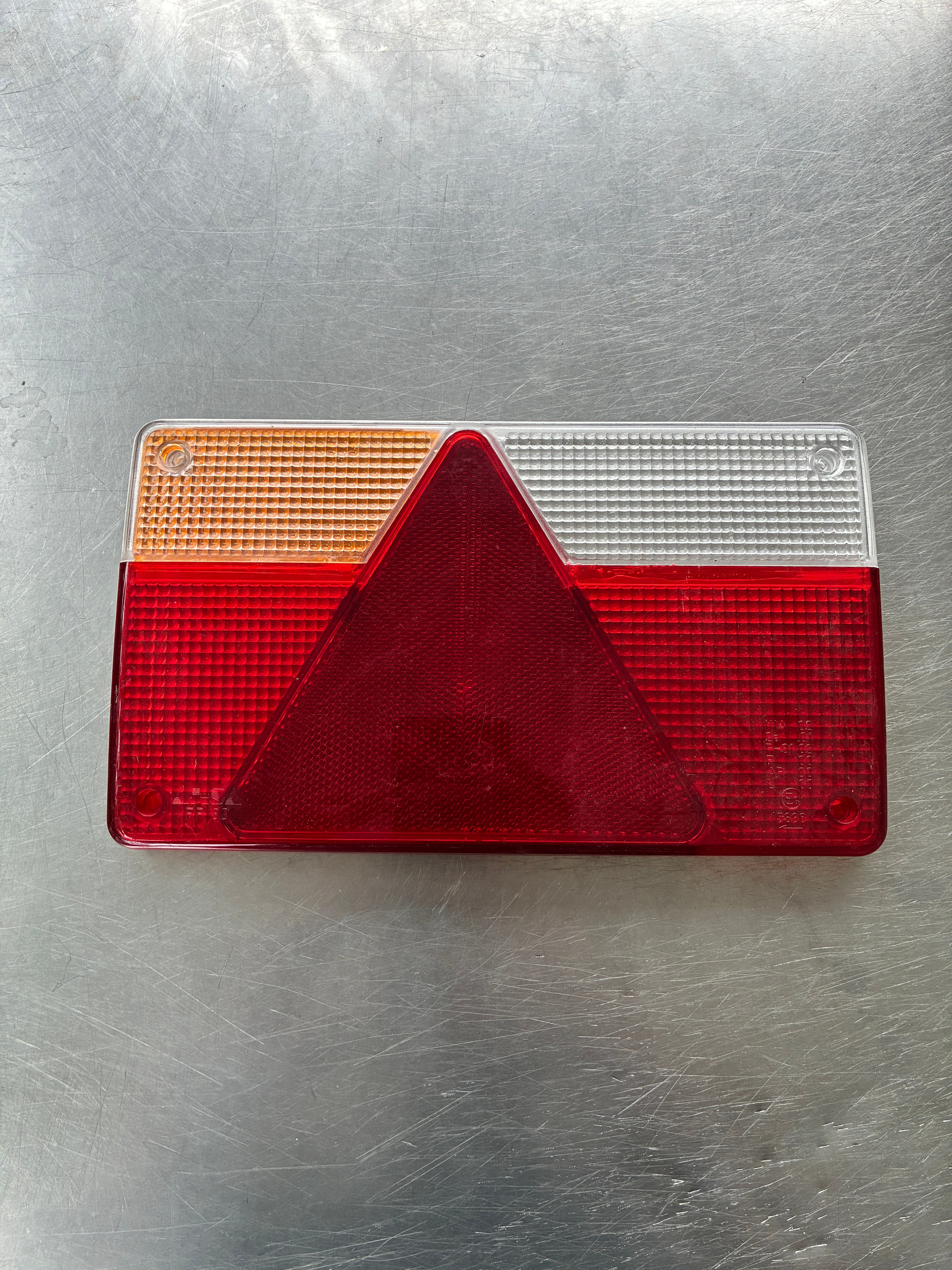 Cabochon feu remorque AJBA FP 80 gauche – 6 fonctions – Réf. 3450C – Neuf