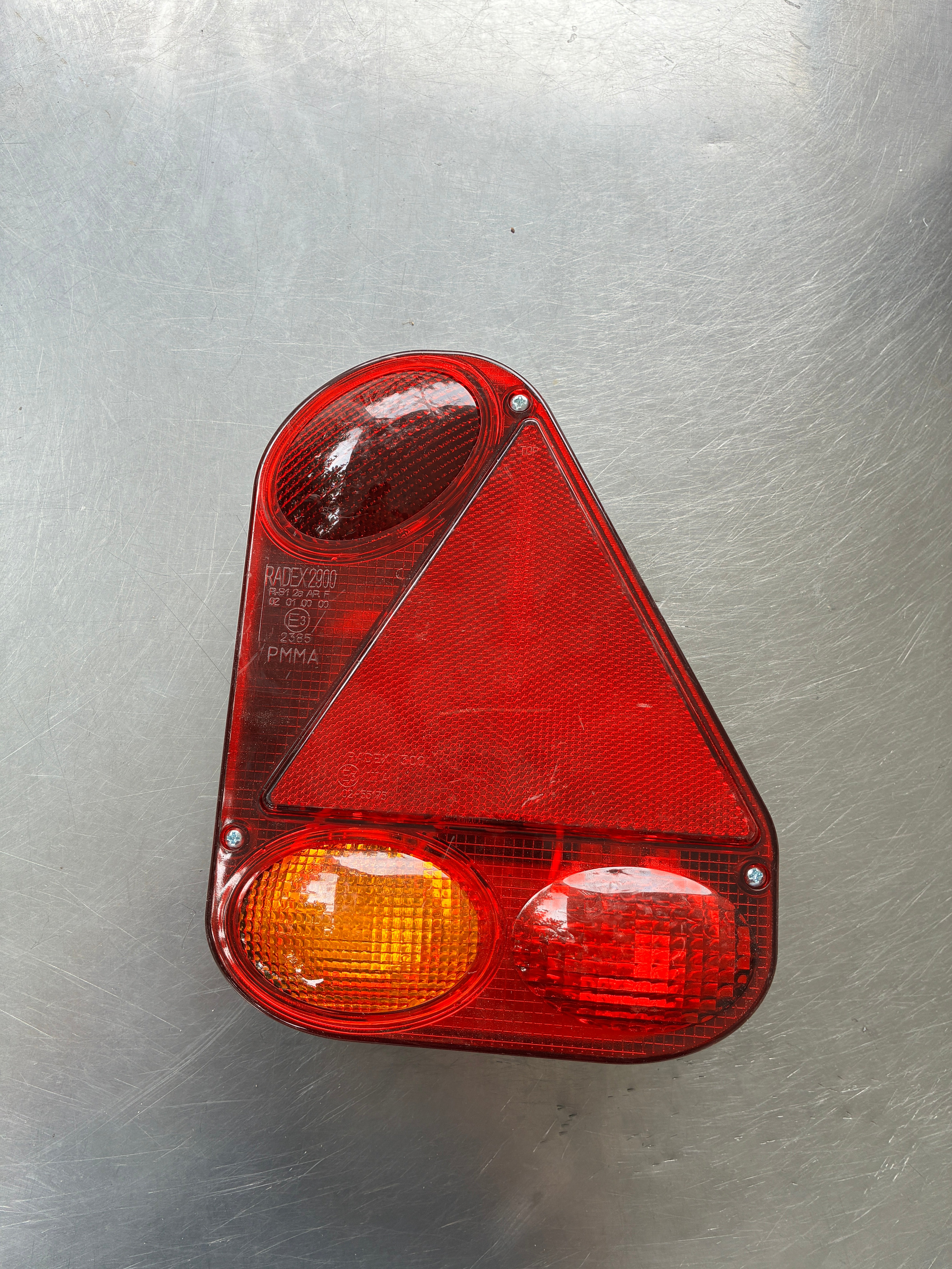 Feu remorque 4 fonctions droit RADEX 2900 – 12V – Neuf