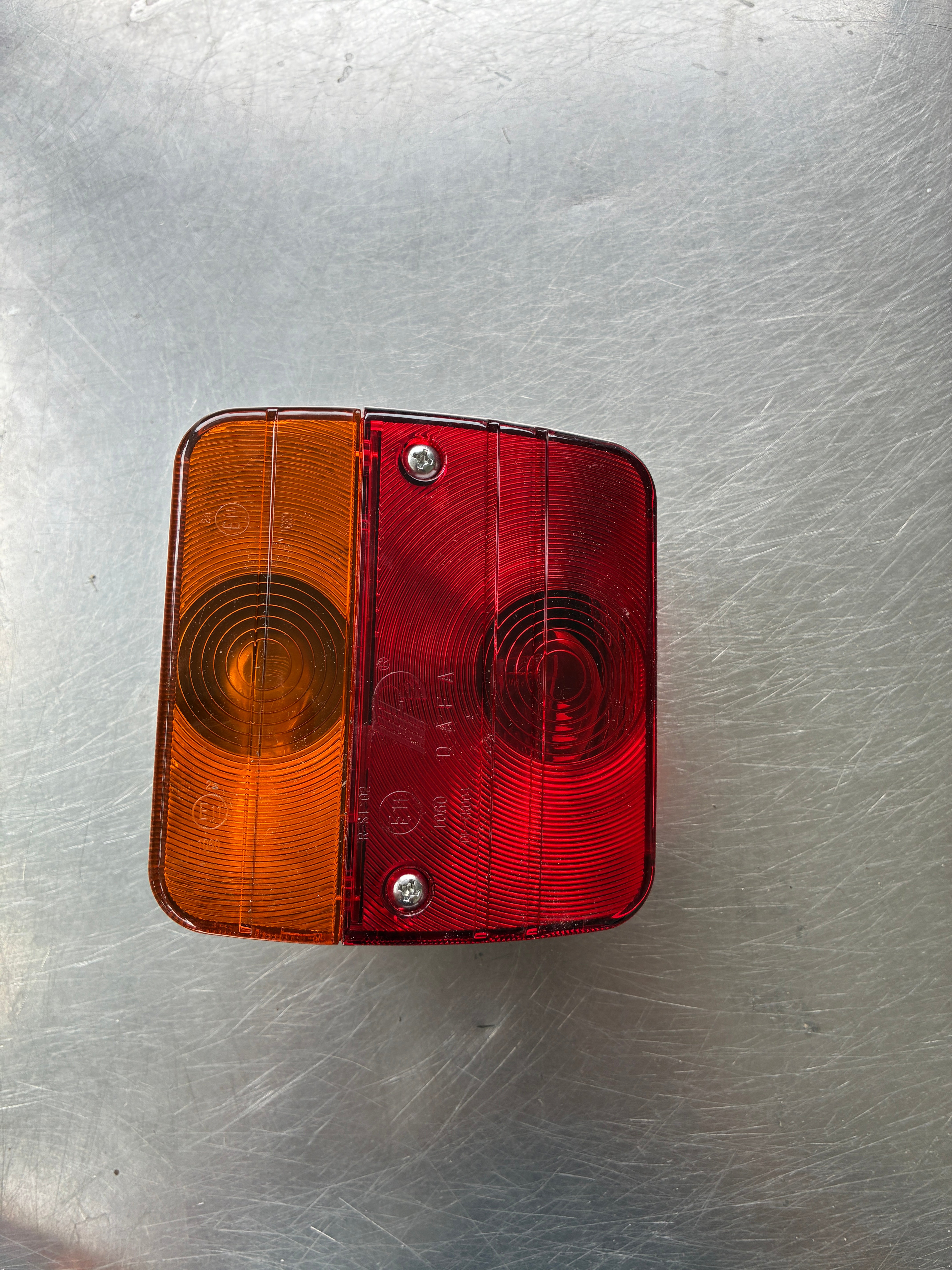 Feu remorque 4 fonctions AJBA FP11 – Gauche ou Droit – 12V