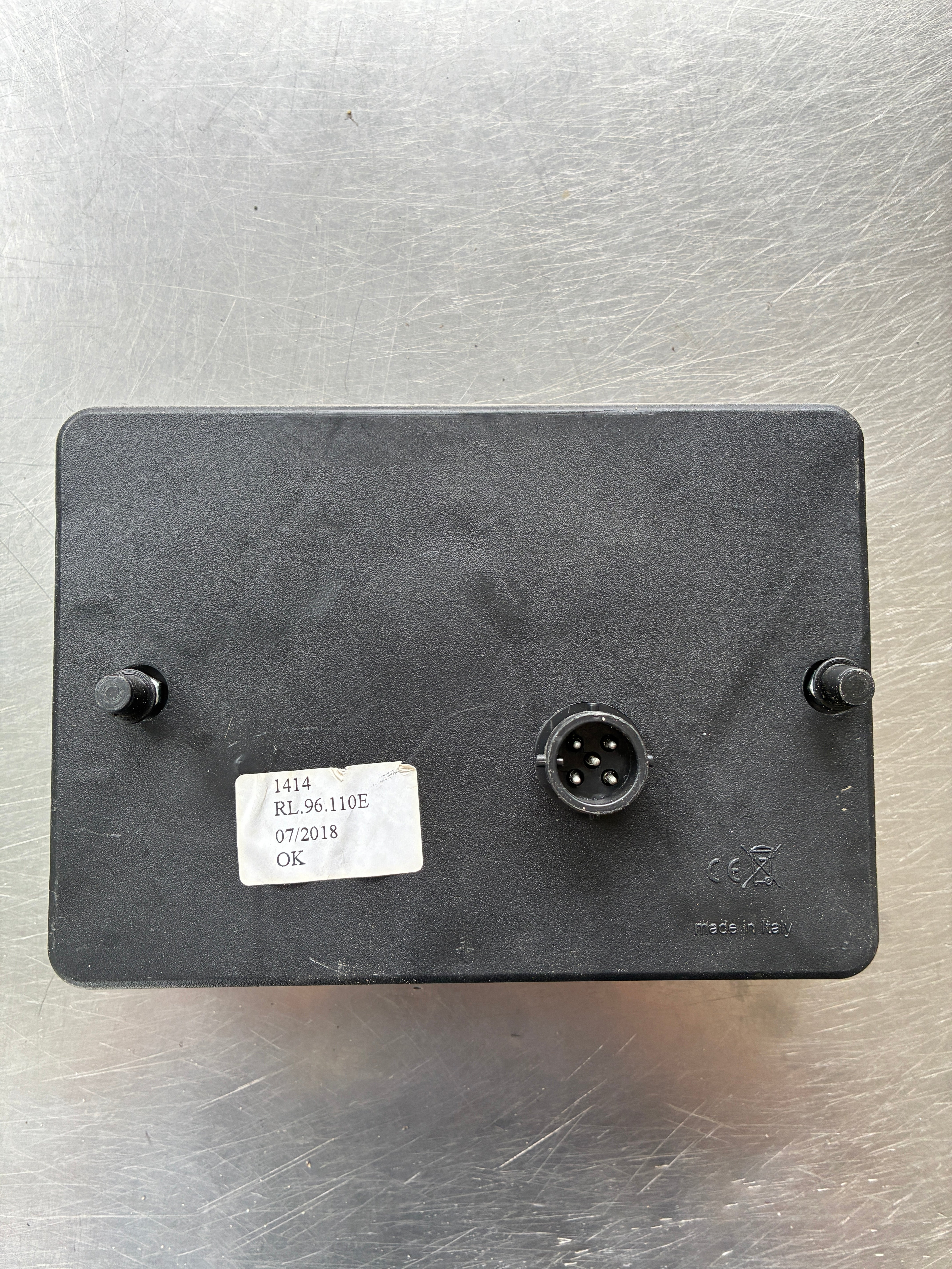 Feu 6 fonctions remorque AJBA RL82 – Côté gauche – 12V – Ampoules incluses