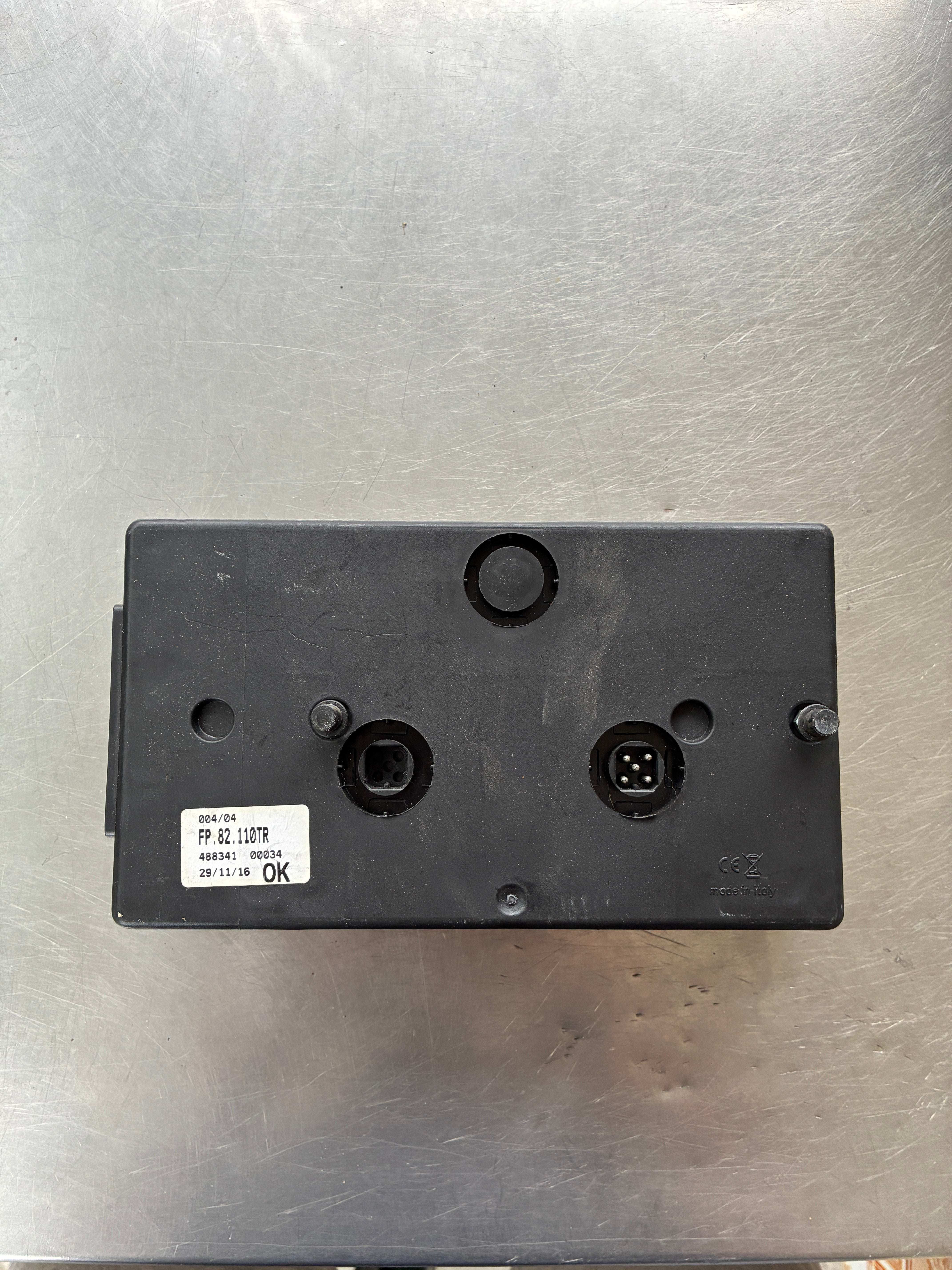 Feu 7 fonctions remorque AJBA FP84 – Côté gauche – 12V – Ampoules incluses