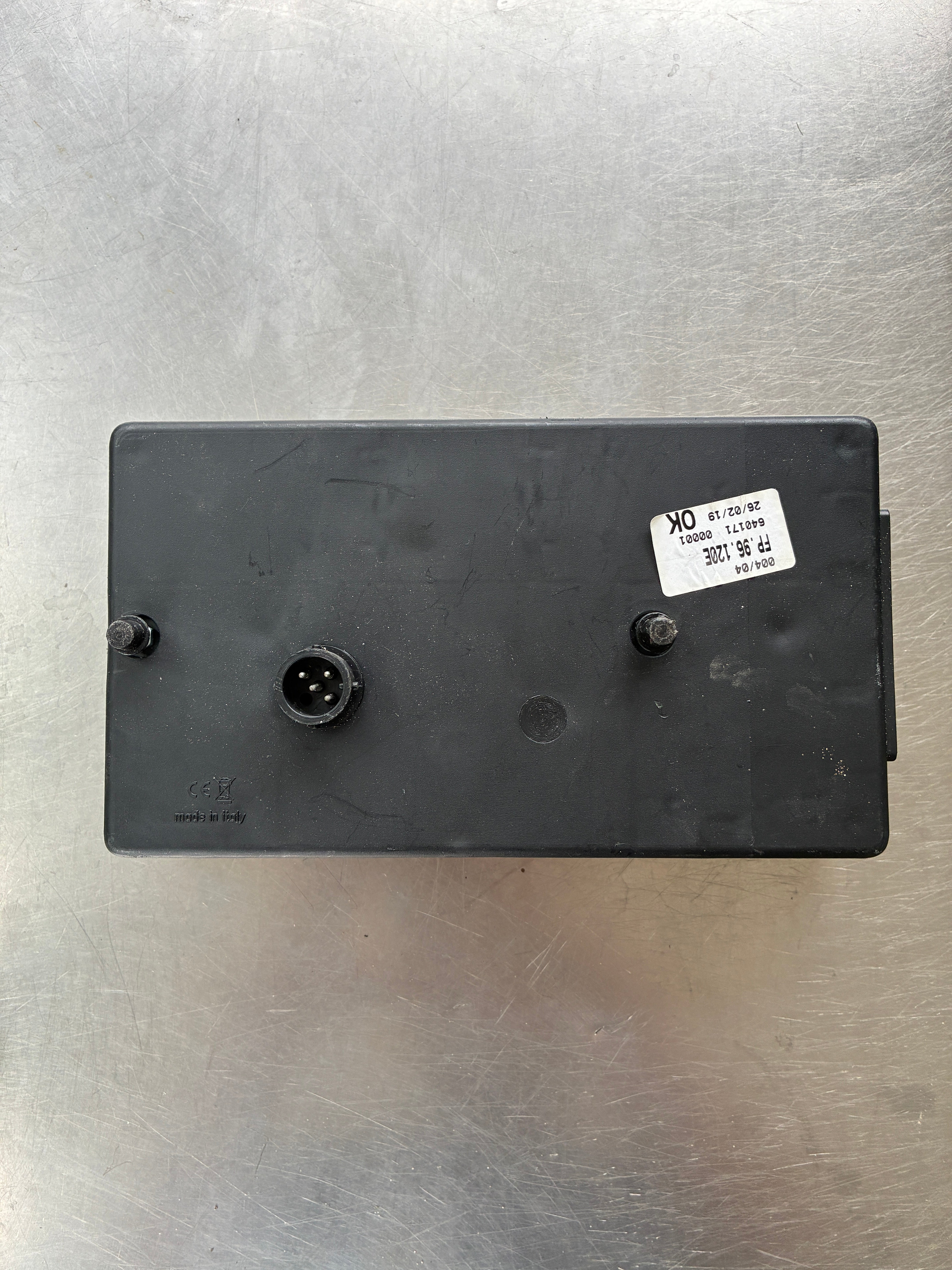 Feu 7 fonctions remorque AJBA FP84 – Côté droit – 12V – Ampoules incluses