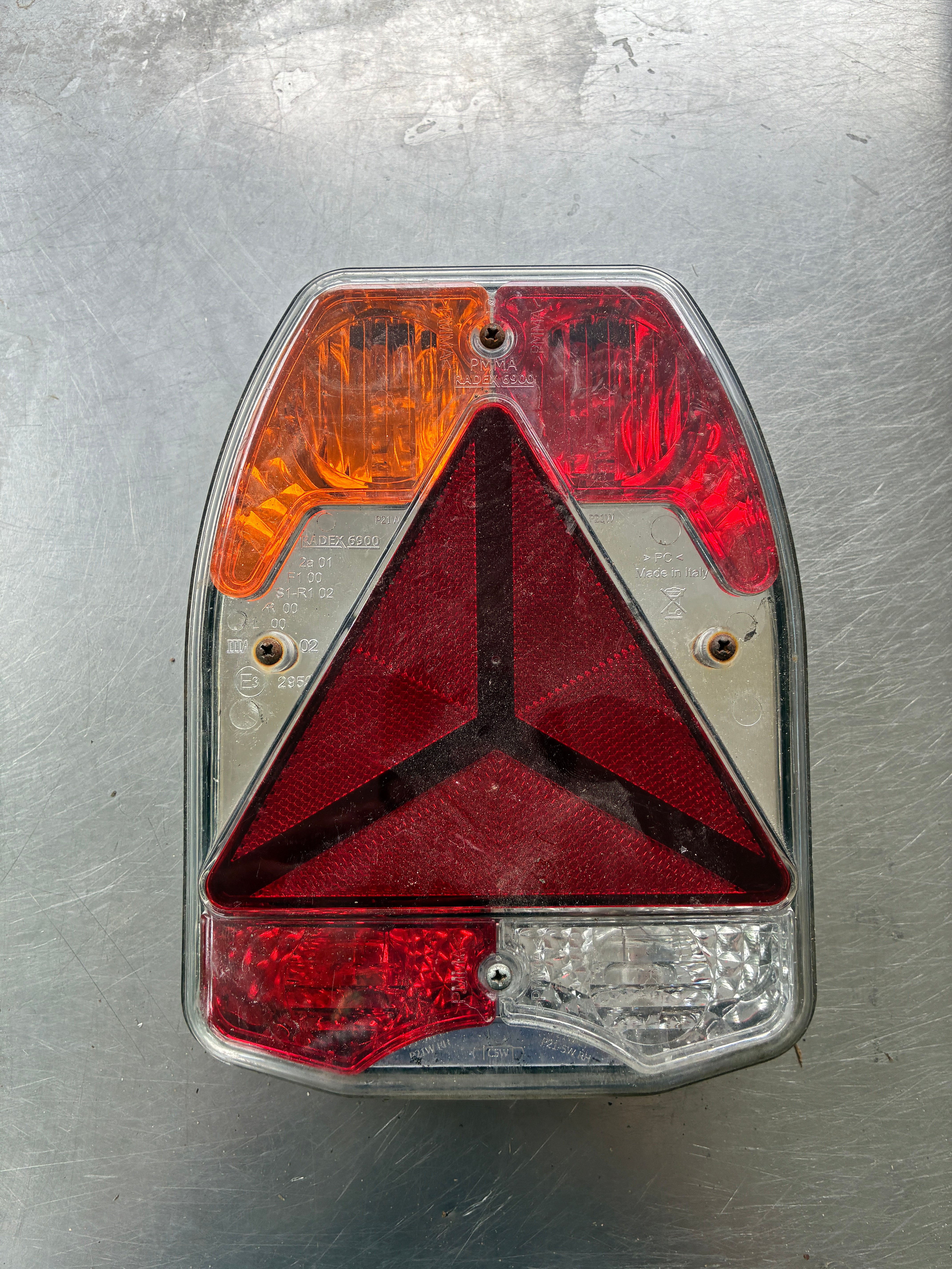 Feu remorque RADEX 6900 gauche avec feu de recul – Occasion