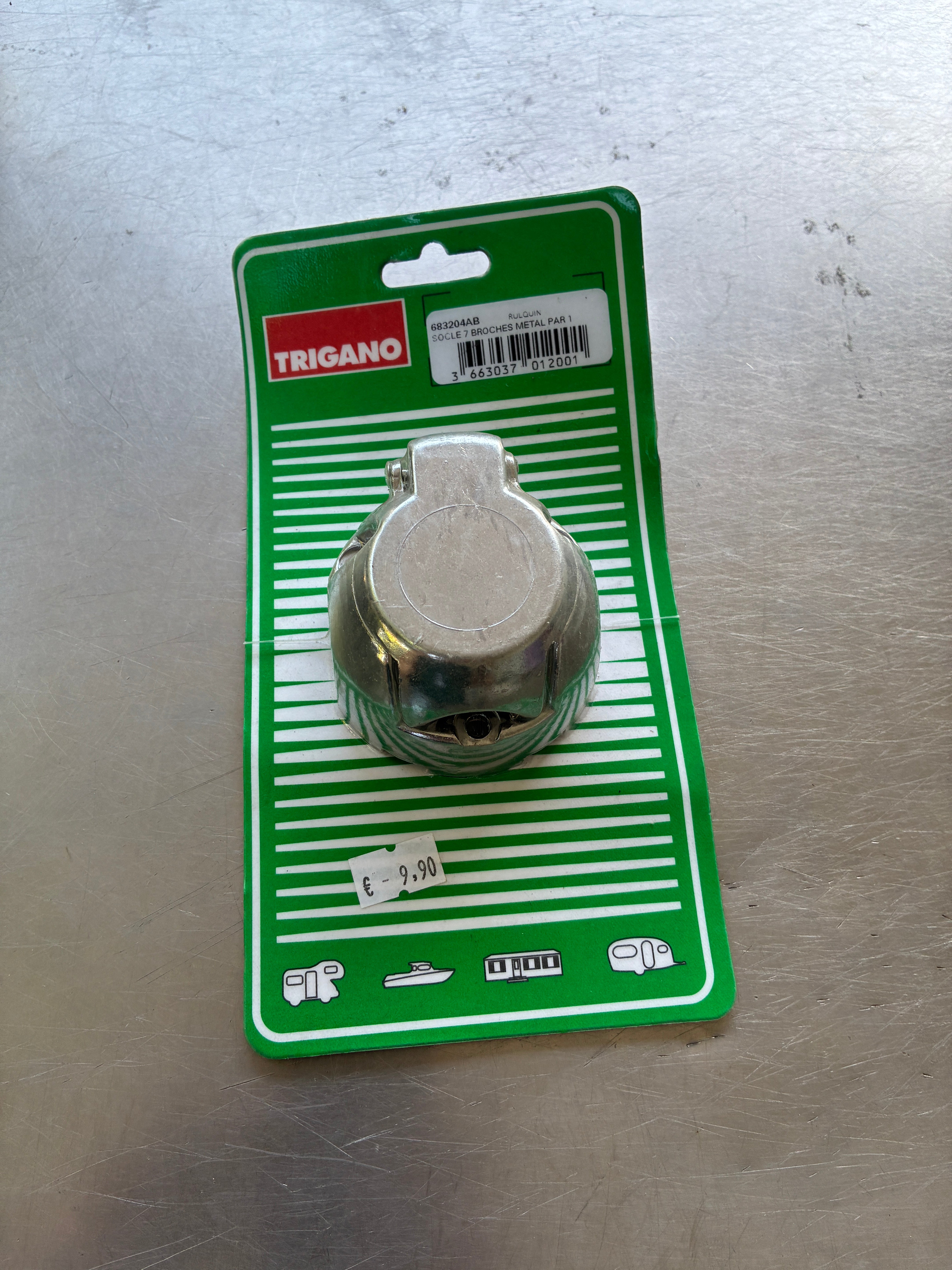 Prise femelle 7 broches métal Trigano – acier robuste, produit neuf réf. 683204AB