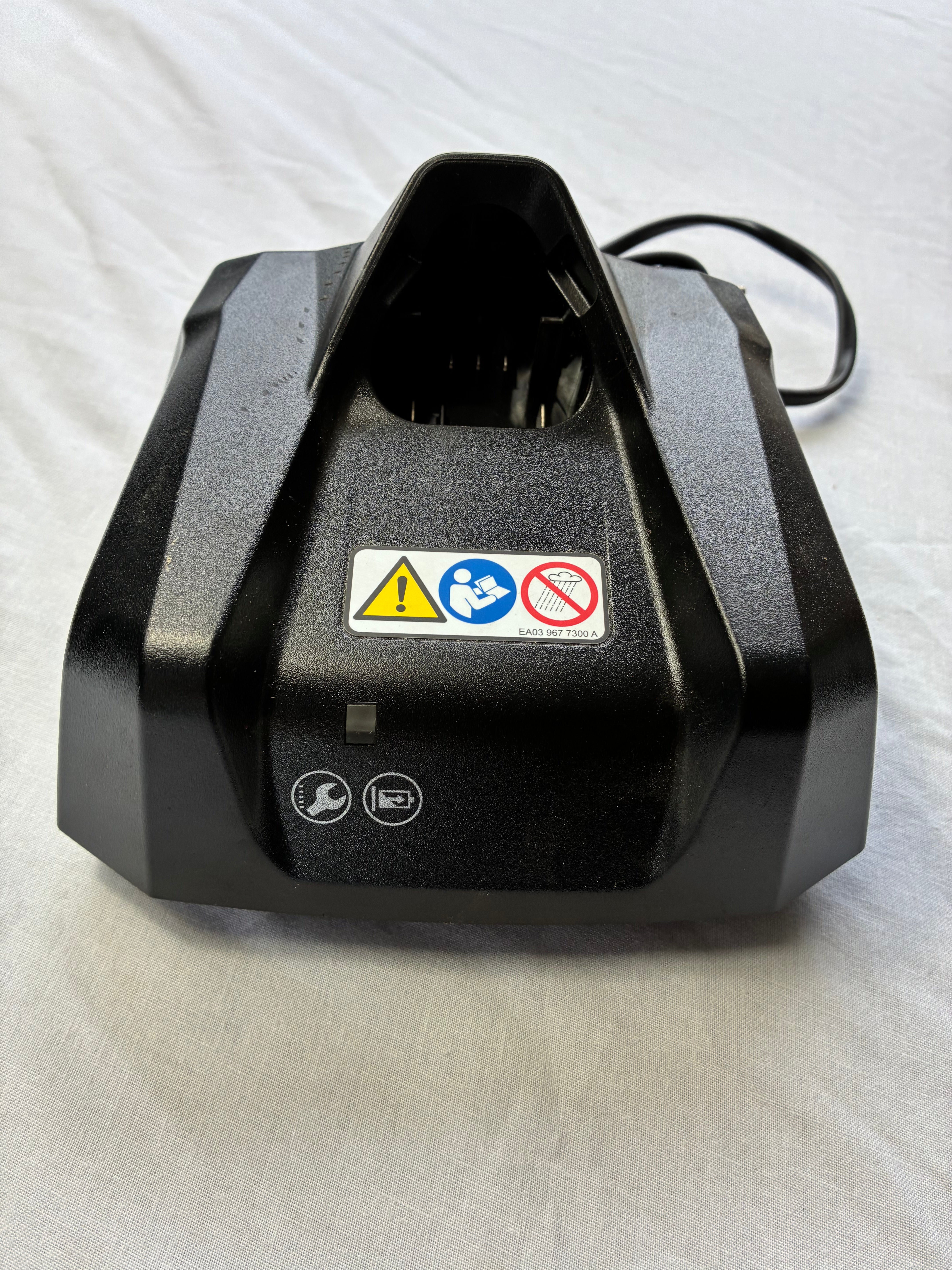 Chargeur STIHL AL 1 Neuf sans boîte – Batterie AS2 – Réf. EA03 430 2500