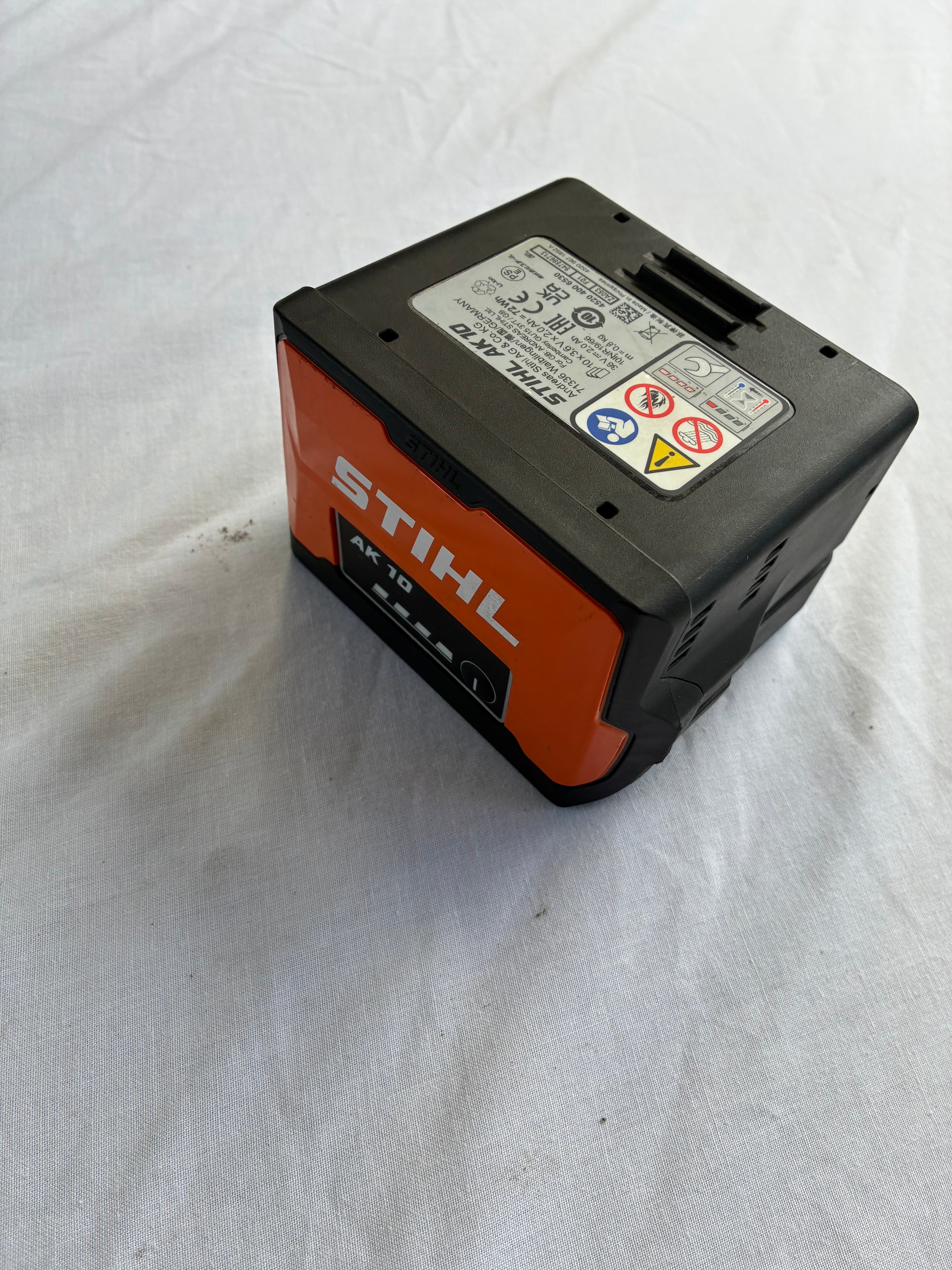 Batterie STIHL AK 10 – 36V Lithium-ion – Occasion très bon état – 72 Wh