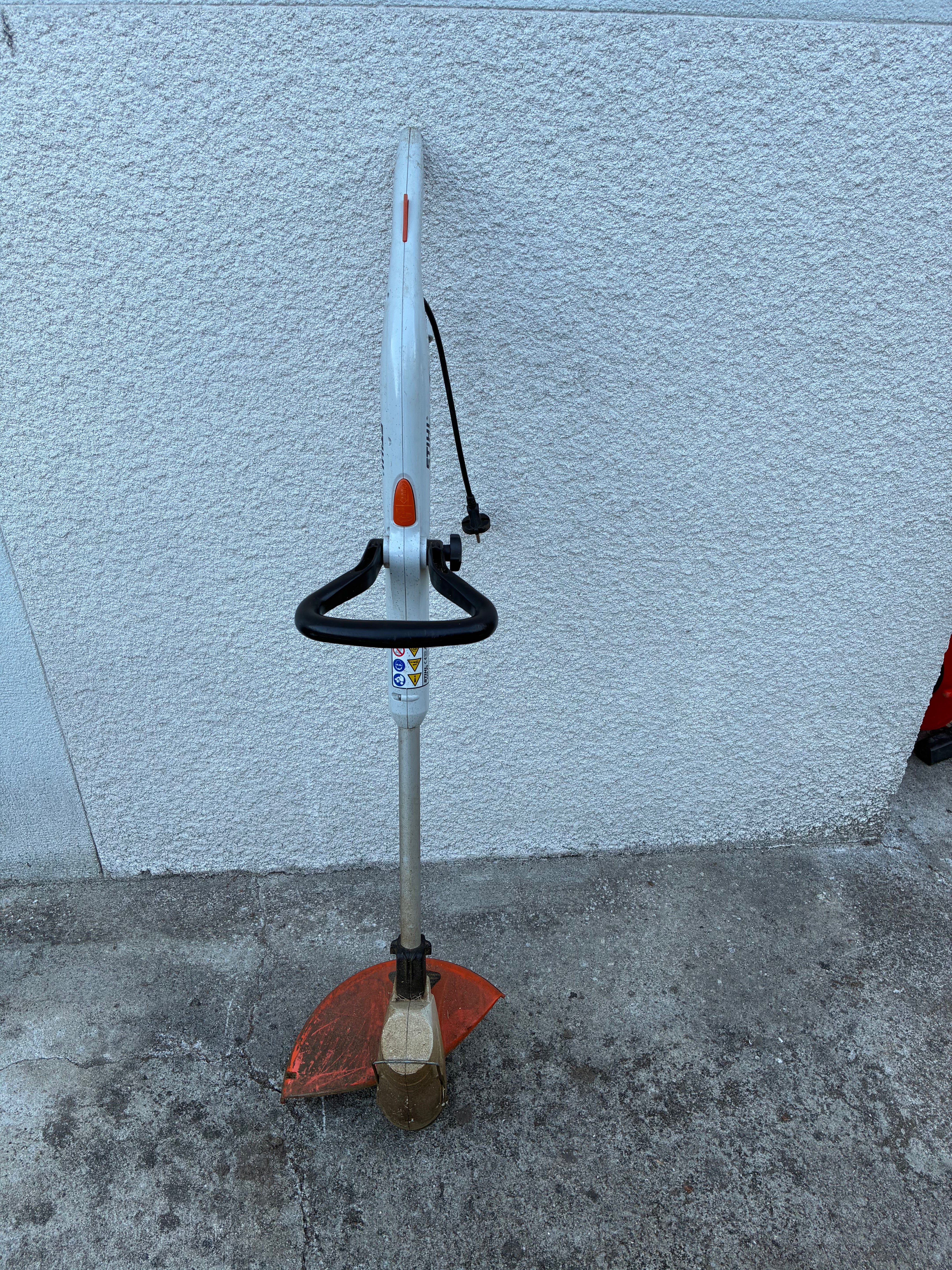 Coupe bordures électrique STIHL FSE 52 vendu pour pièces non fonctionnel