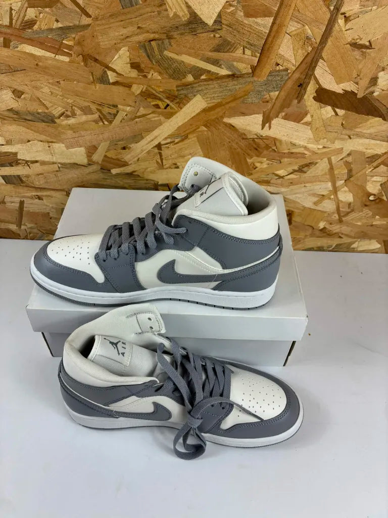 Baskets Air Jordan 1 Mid Femme Blanc Gris – Taille 42
