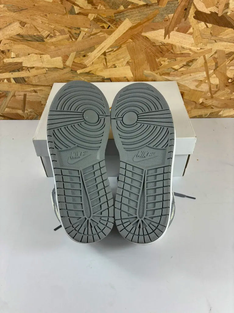 Baskets Air Jordan 1 Mid Femme Blanc Gris – Taille 42