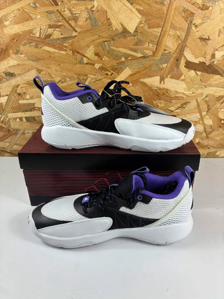 Baskets Adidas Dame Certified – Chaussures Basketball Homme – 44