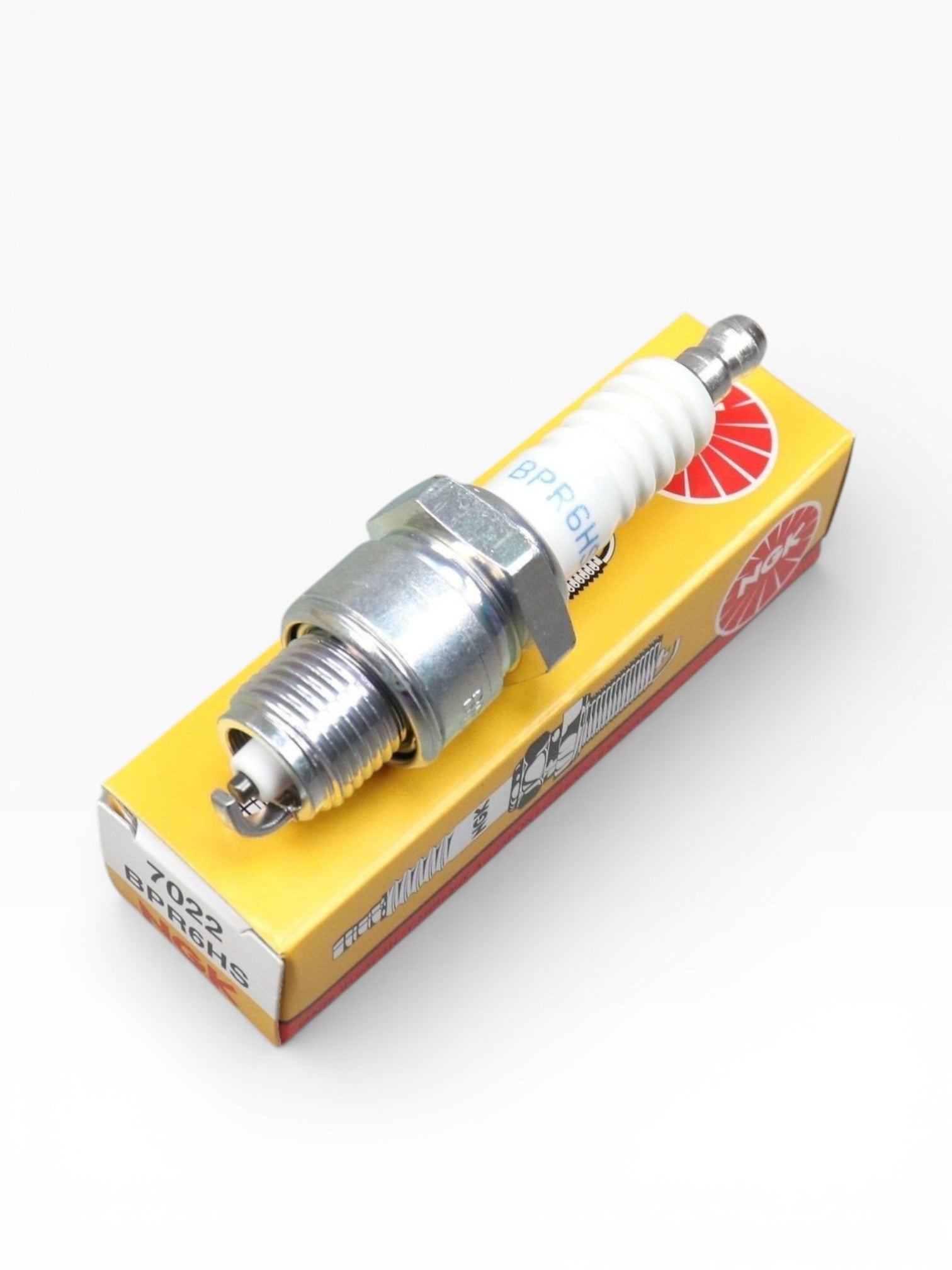 Bujía NGK BPR6HS para motocicletas, scooters y maquinaria de jardinería