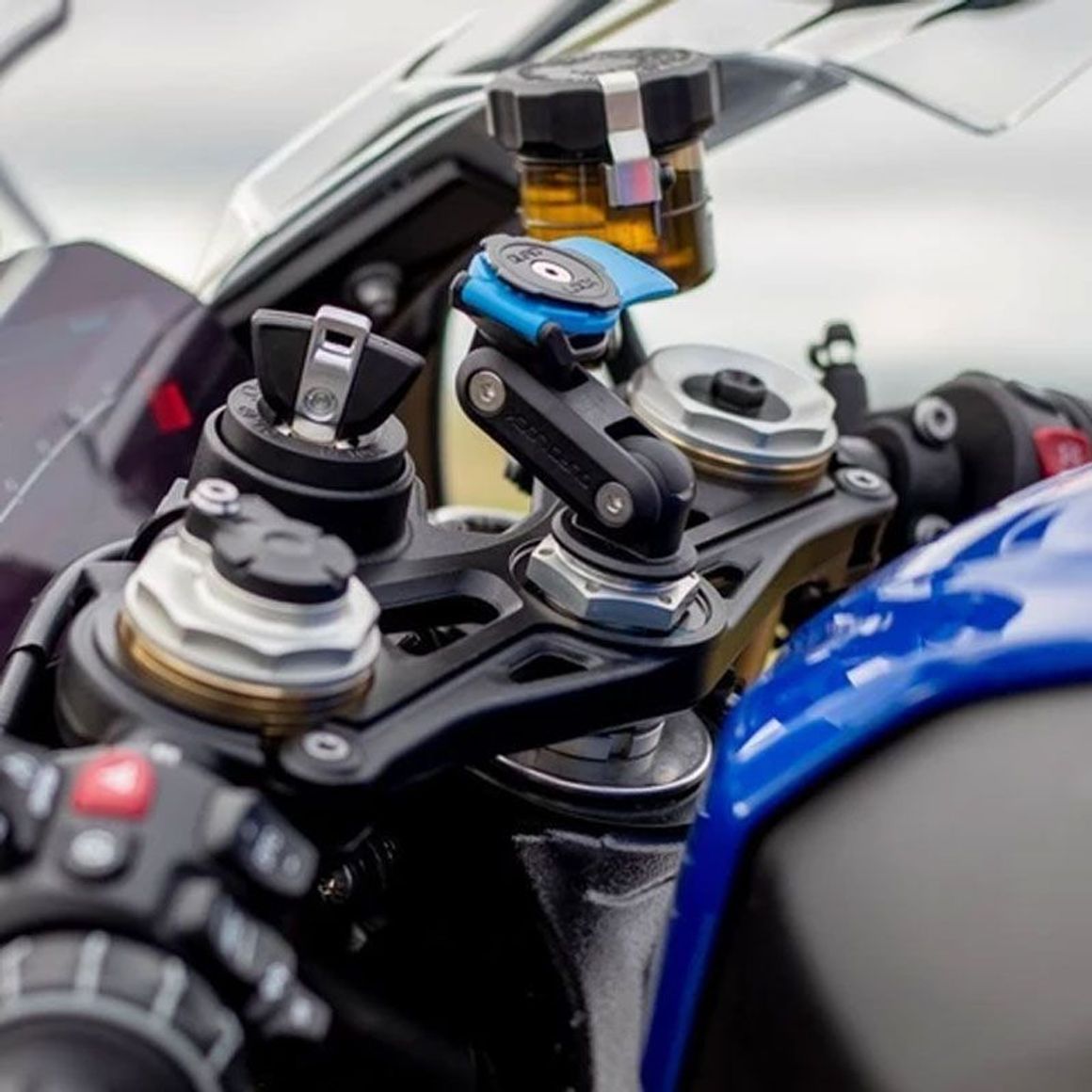 Support smartphone moto Quad Lock tige de fourche QDL0051 – Universel – Noir