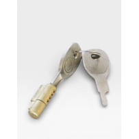 Antirrobo universal con llave «Trigano» para cabezal de enganche de remolque