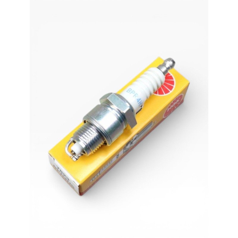 Bujía de encendidoNGKBPR4HS para motores de 2 tiempos
