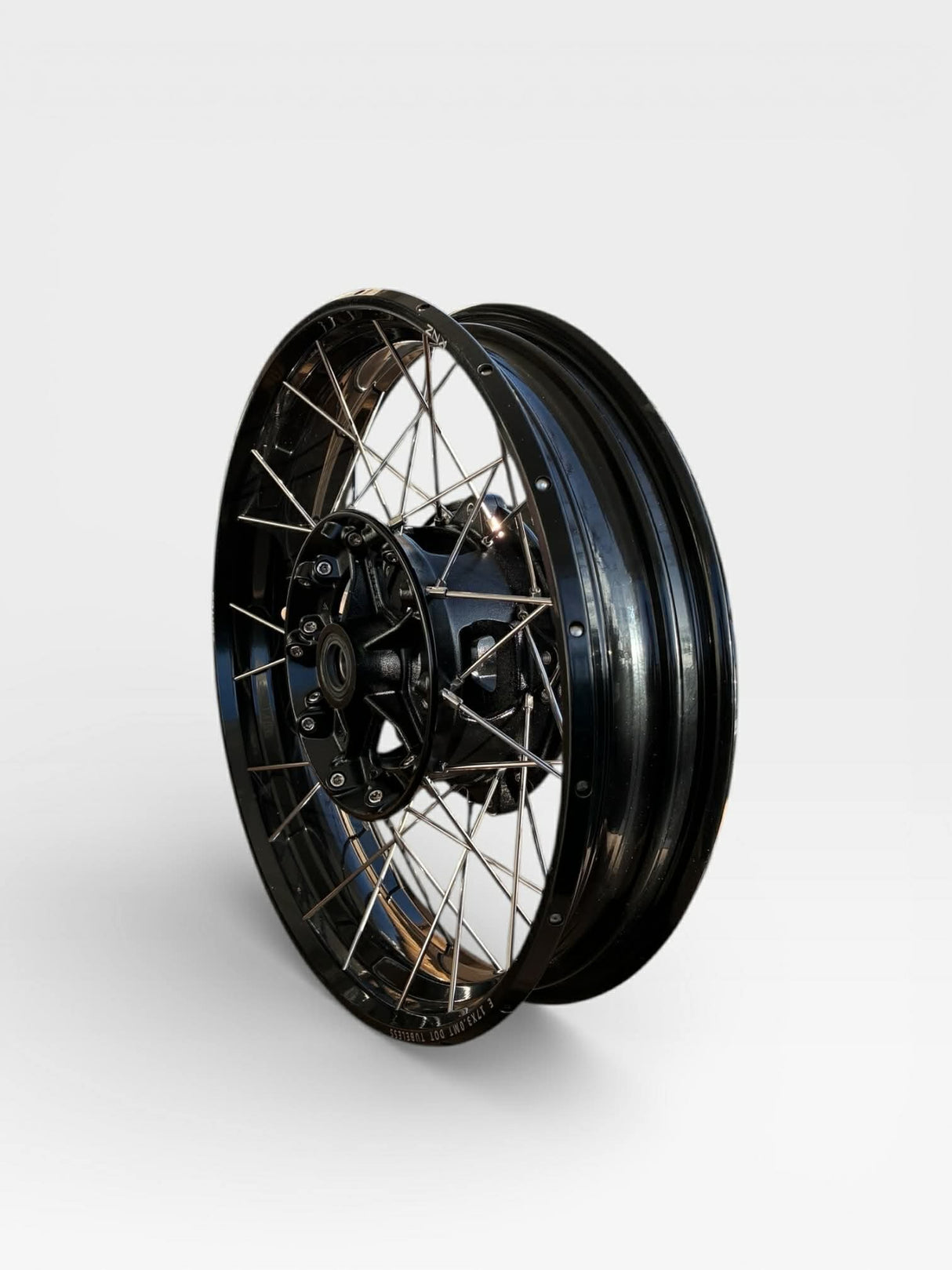 Roue arrière ZONTES 17x3.0 MT tubeless complète