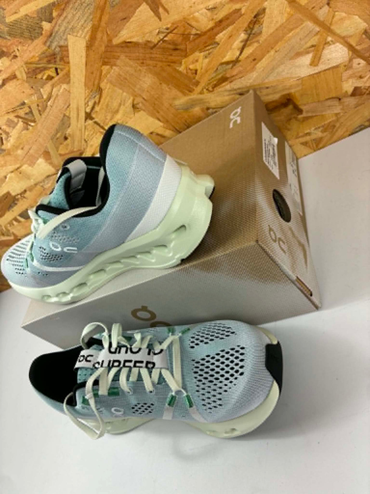 Chaussures Running On Cloudsurfer Femme 38 Mineral Aloe