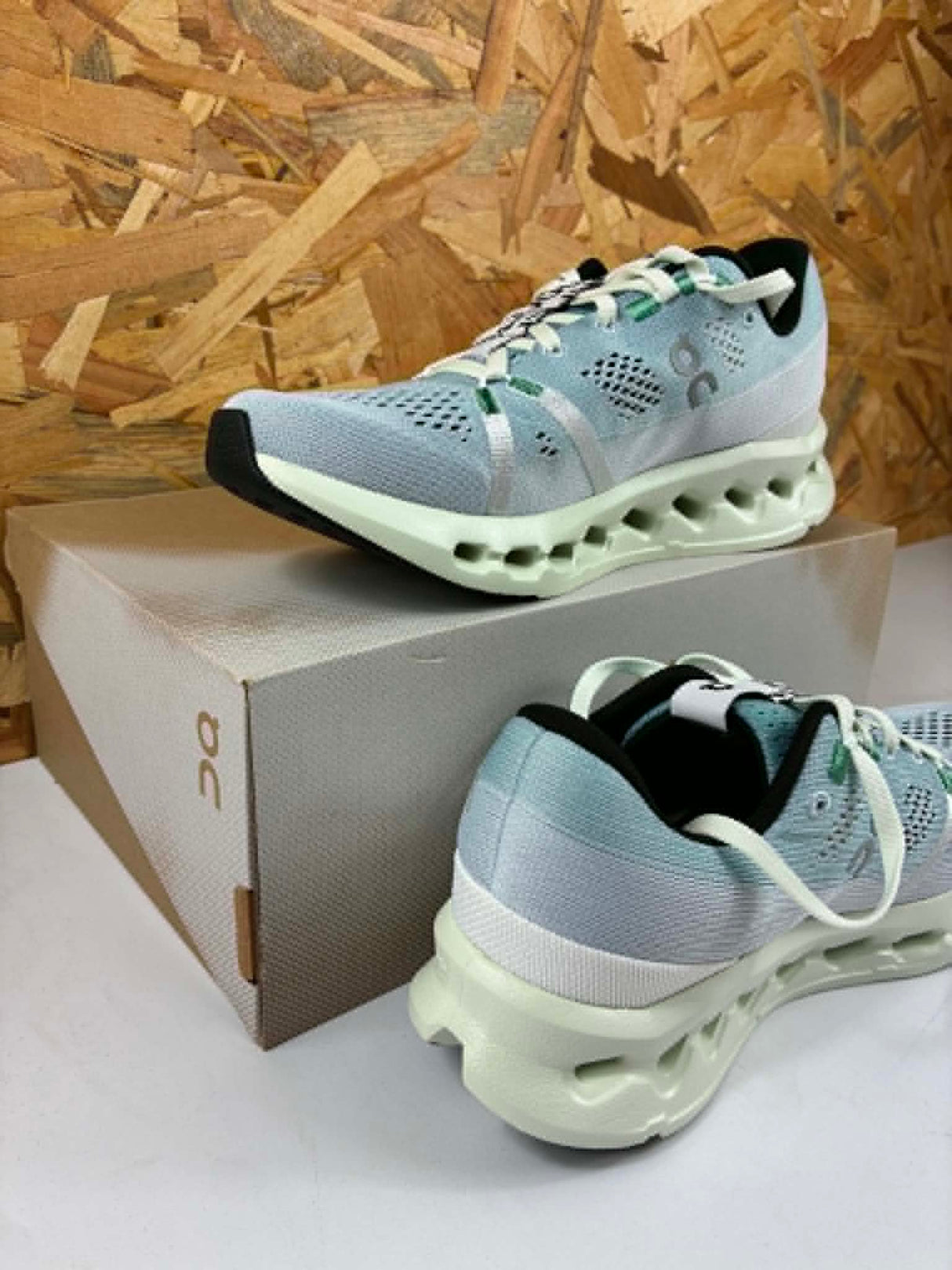 Chaussures Running On Cloudsurfer Femme 38 Mineral Aloe