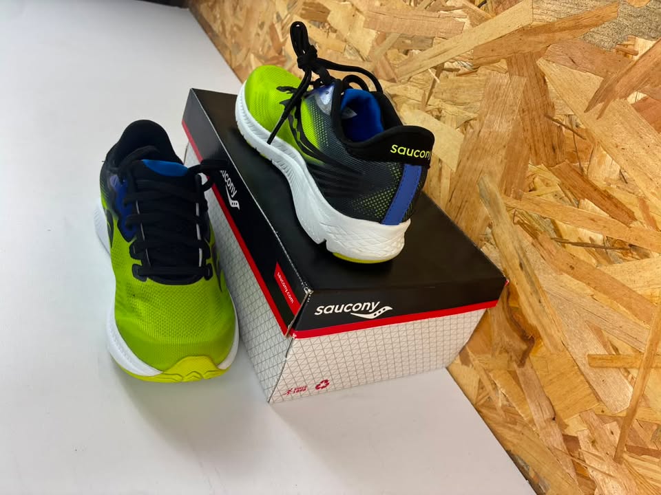 Chaussures running Saucony Ride 14 Junior Garçon 33 Acid Lime