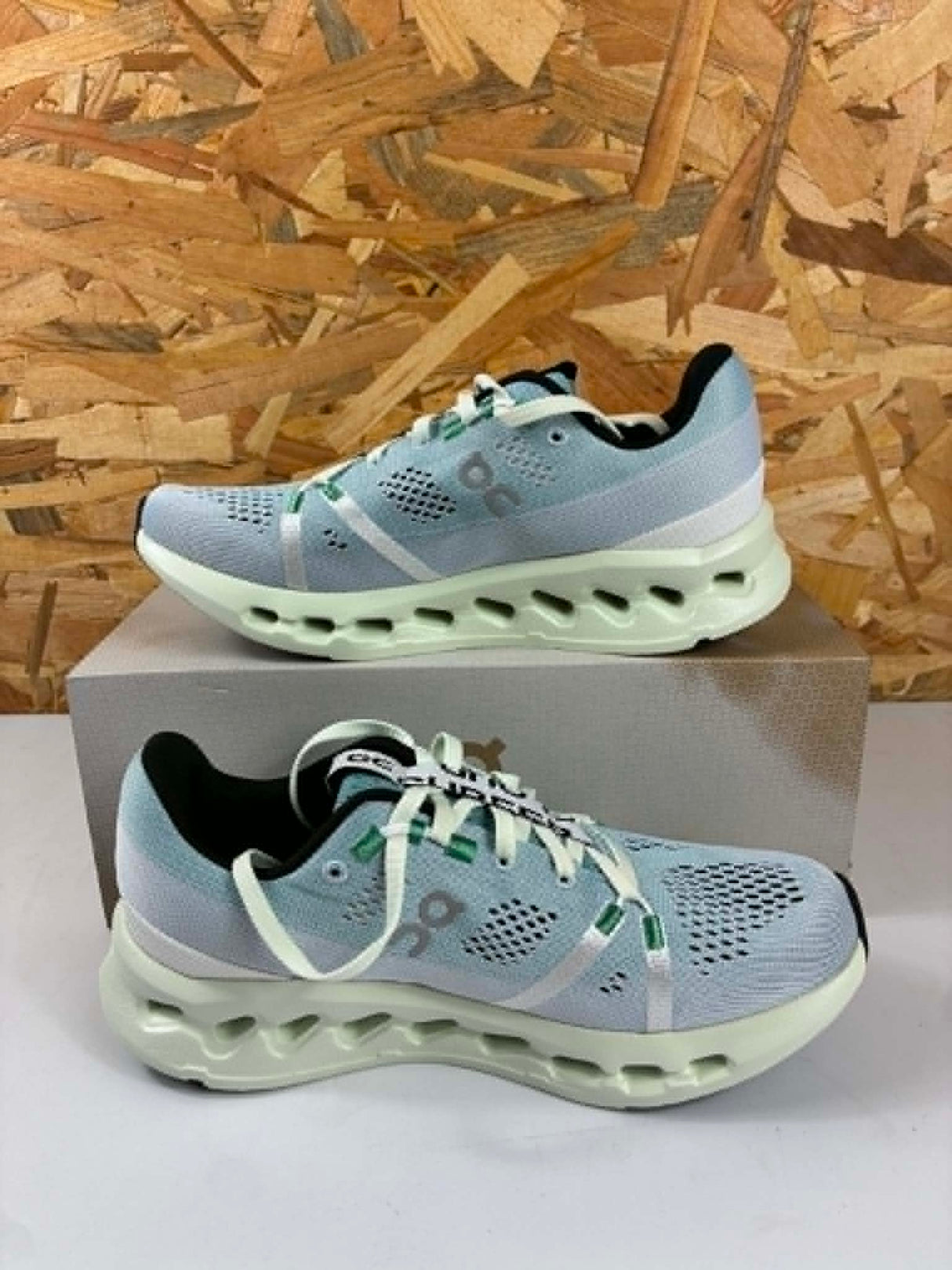 Chaussures Running On Cloudsurfer Femme 38 Mineral Aloe
