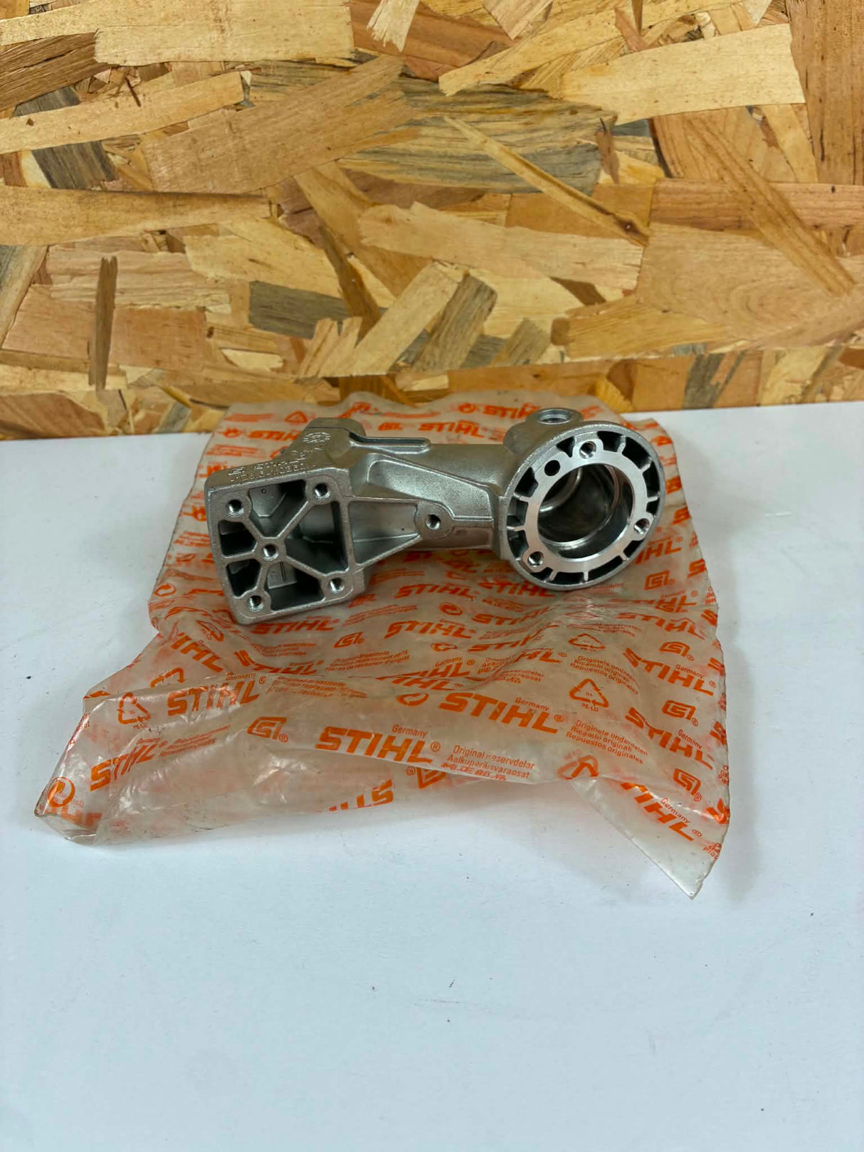 Carter réducteur STIHL 4128 641 0351 pour débroussailleuse