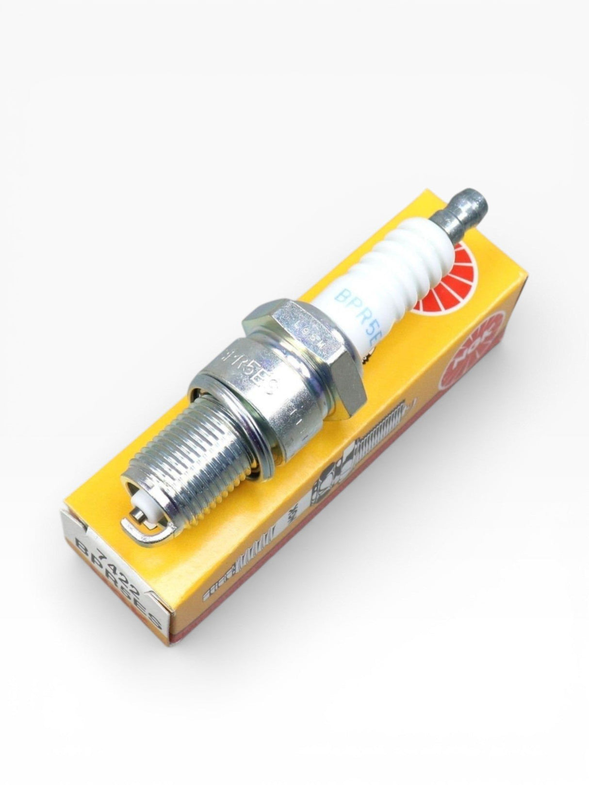 NGK BPR5ES Standard 14mm Zündkerze, entspricht BPR5EIX für Motorräder und Gartengeräte