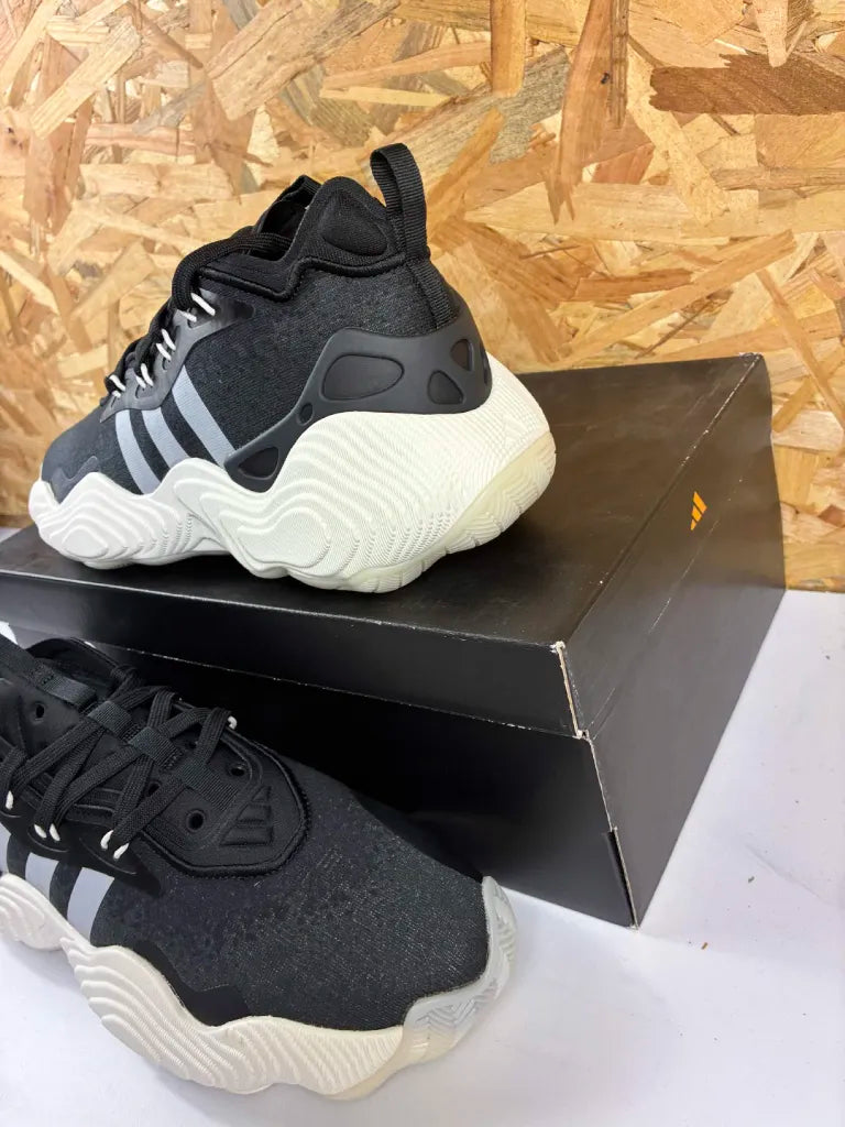 Baskets Adidas Trae Young 3 – Chaussures Basketball – 44 2/3